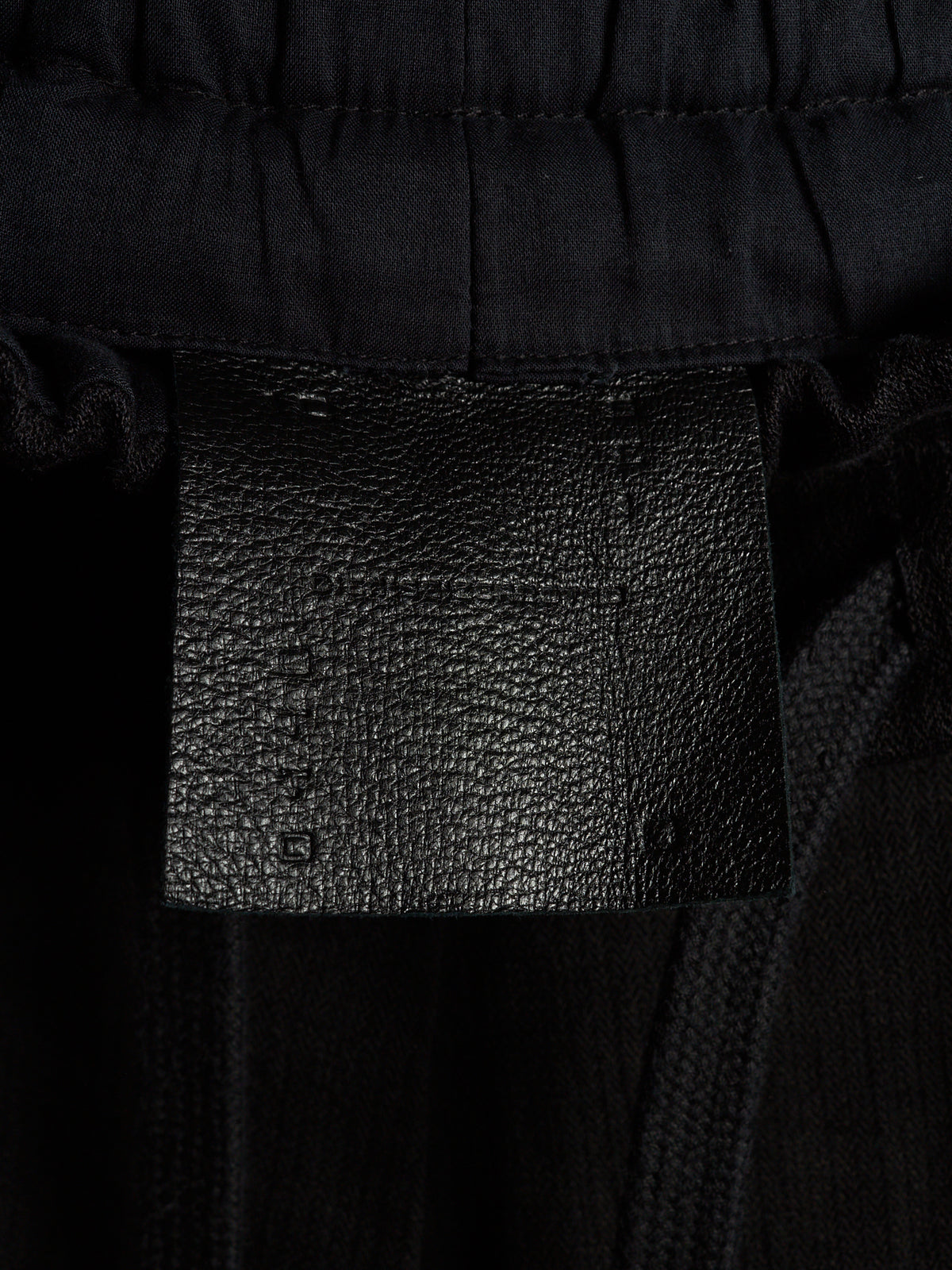10sei0otto 2010s Black Linen Herringbone Overlock Frayed Hem Sweatpants