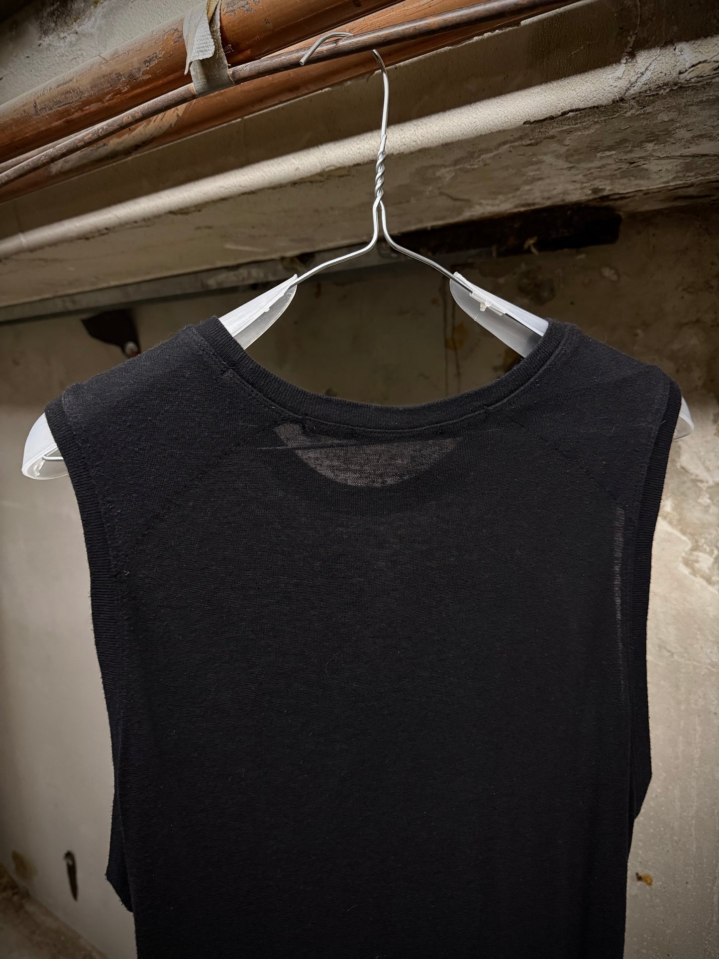 JULIUS _7 AW15-16 "sphere;" Double Layer Hem Long Tank Top detail | DRIEW GARMENTS
