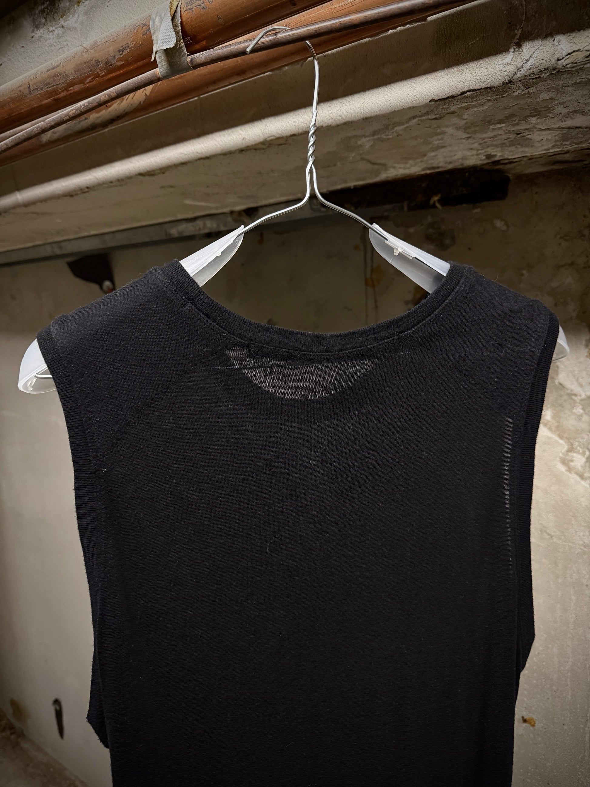 JULIUS _7 AW15-16 "sphere;" Double Layer Hem Long Tank Top detail | DRIEW GARMENTS