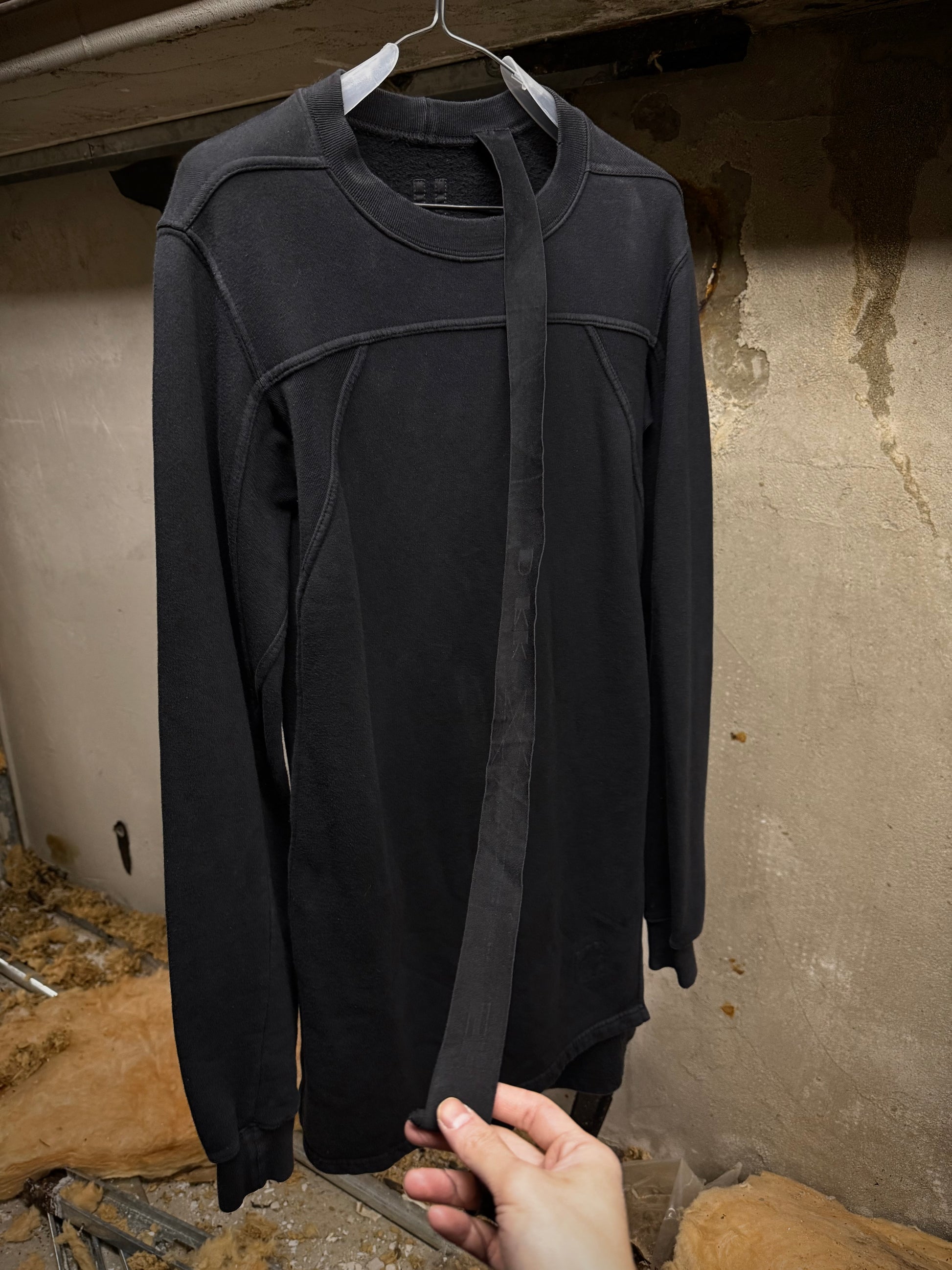 Rick Owens DRKSDHW AW07 "EXPLODER" Asymmetric Split Hem Long-sleeves Jumper detail | DRIEW GARMENTS