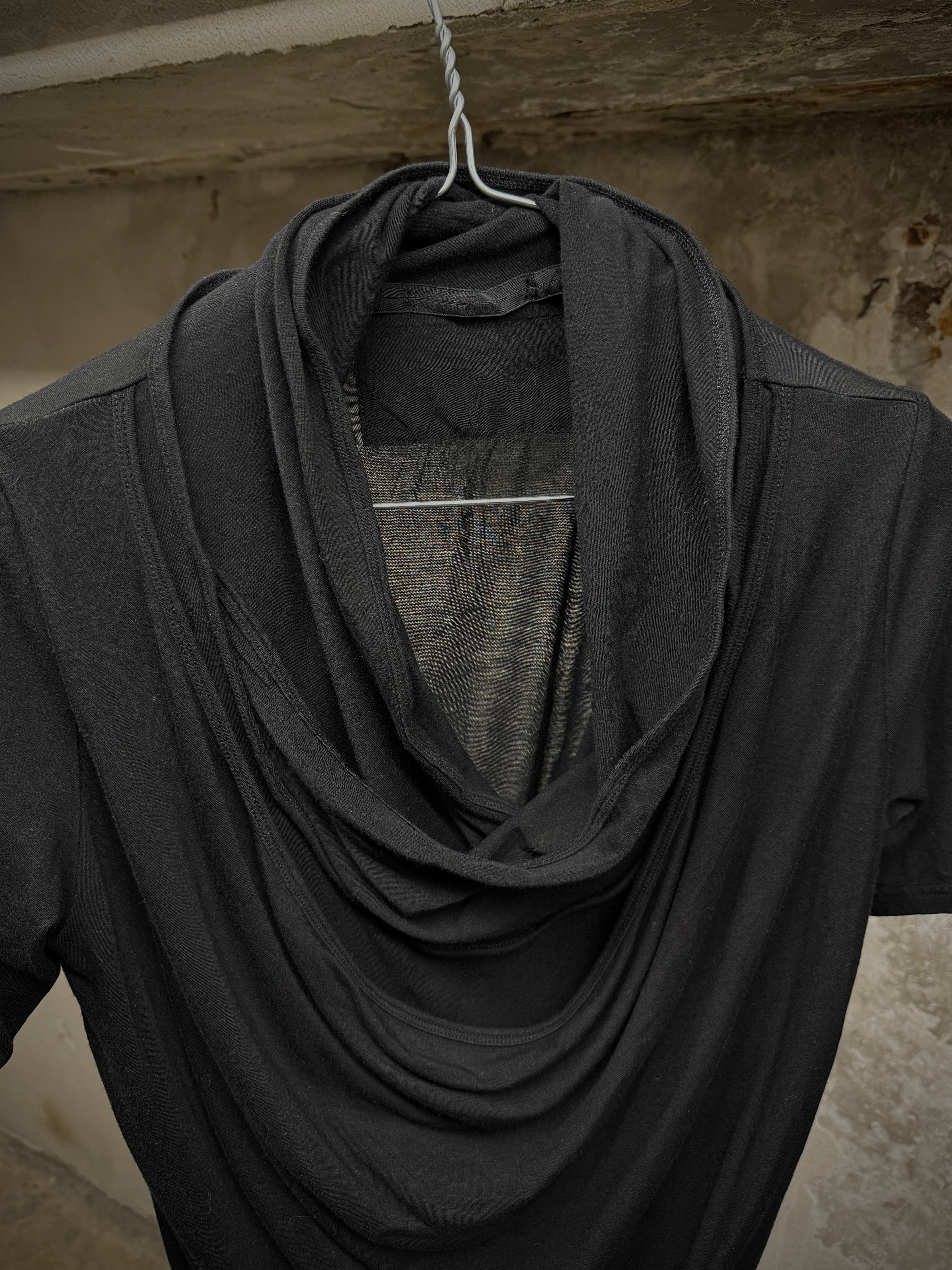 Julius_7 x GORDINI Black Cowl Neck T-shirt | Archive – DRIEW