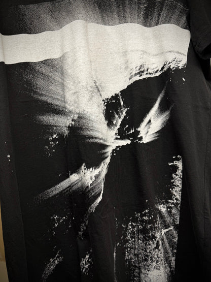 Julius_7 NILøS by Julius_7 AW16-17 {PILLARS} Cotton Boil Jersey Graphic T-shirt detail | DRIEW GARMENTS