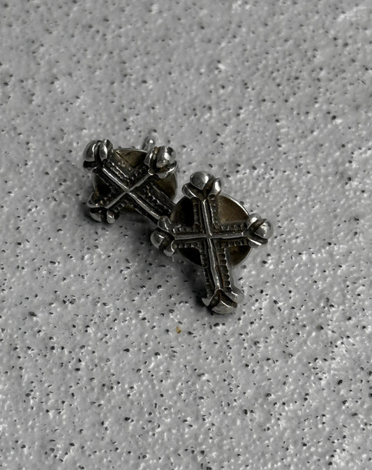 WERKSTATT:MÜNCHEN ‘M4551’ Studs Cross Silver Earrings