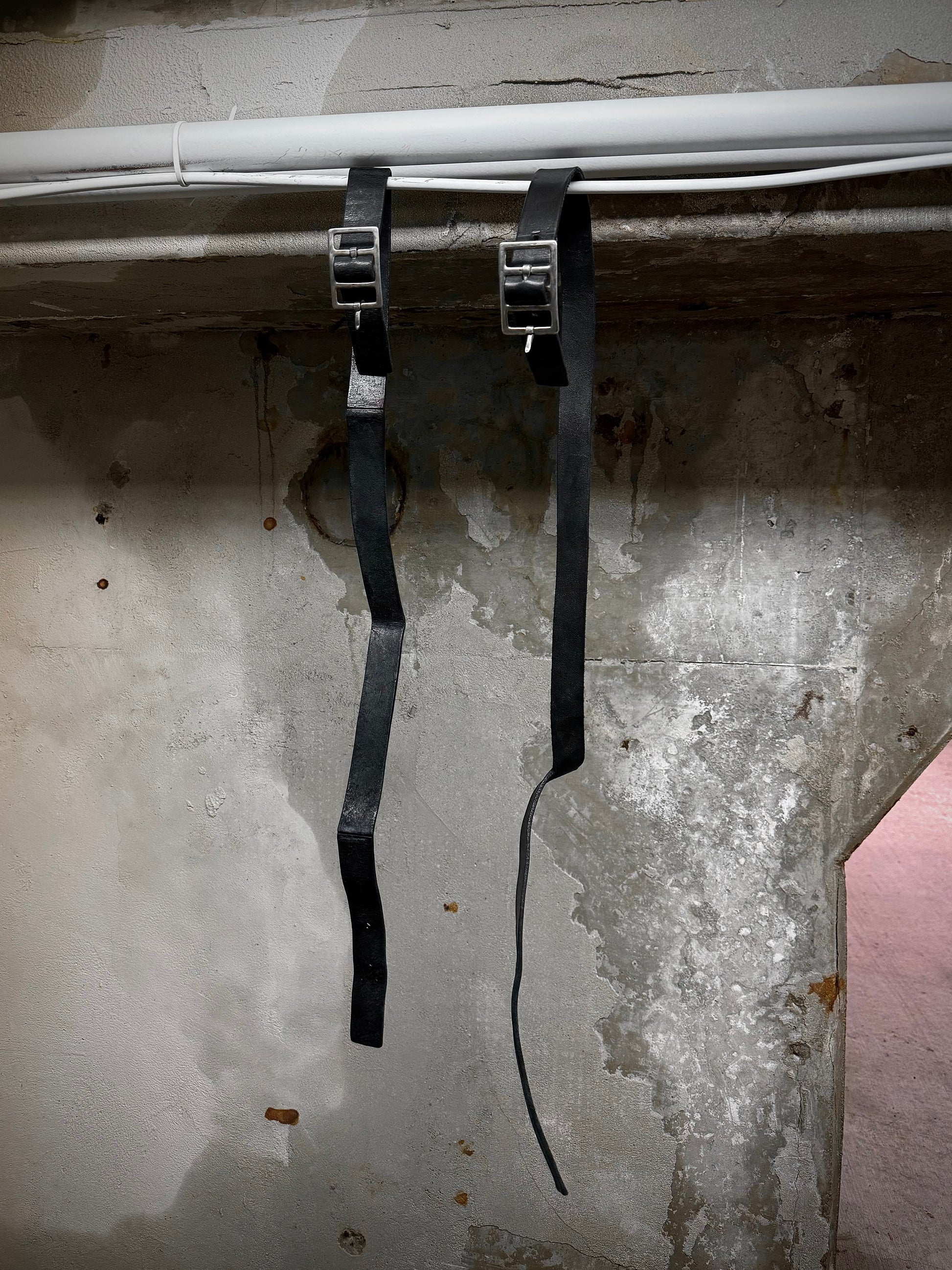 Carol Christian Poell 'AM/2603-IN BELV-PTC/10' Object-dyed 'L' Cow Leather Belt detail | DRIEW GARMENTS