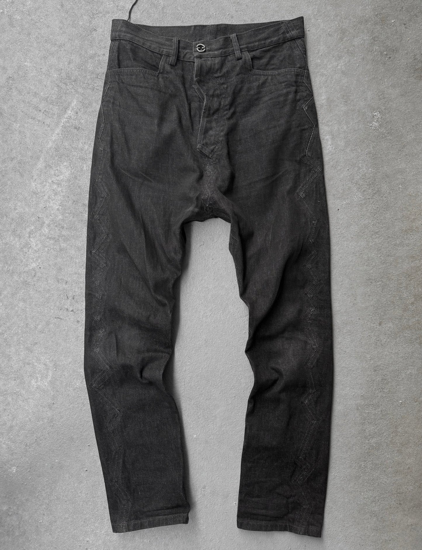 DEEPTI Collection °016-017 ‘D-050 YAW-95’ Closed Crash Seam Low Cut Denim detail | DRIEW GARMENTS