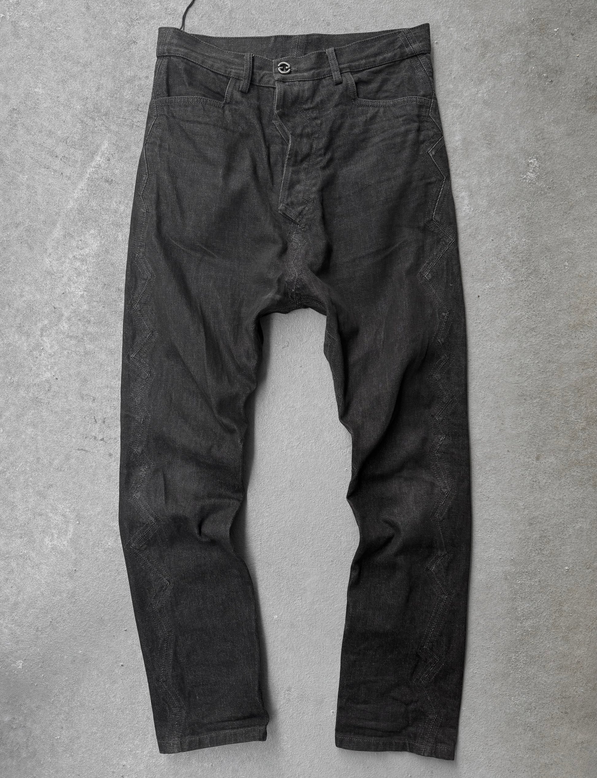 DEEPTI Collection °016-017 ‘D-050 YAW-95’ Closed Crash Seam Low Cut Denim detail | DRIEW GARMENTS