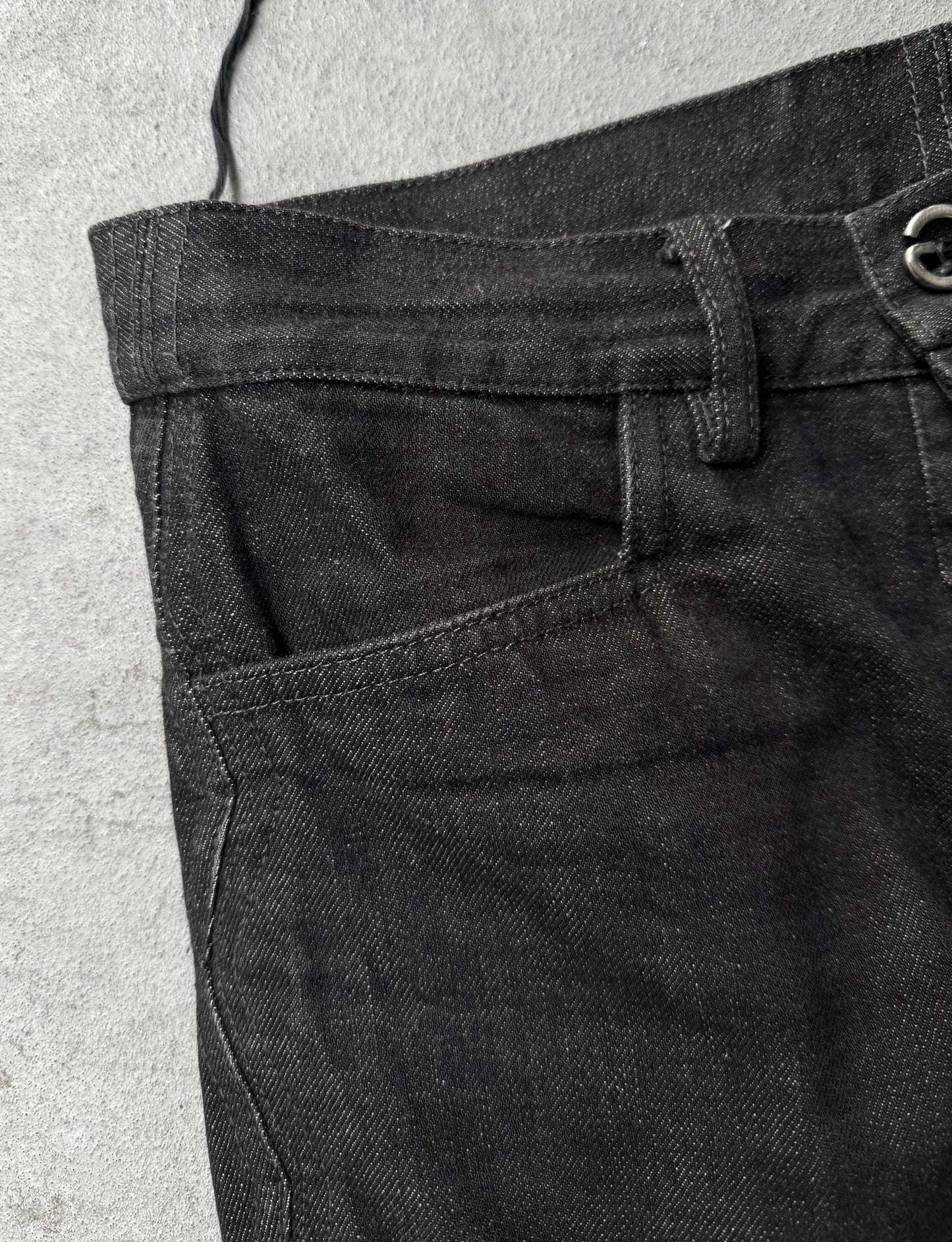 DEEPTI Collection °016-017 ‘D-050 YAW-95’ Closed Crash Seam Low Cut Denim detail | DRIEW GARMENTS