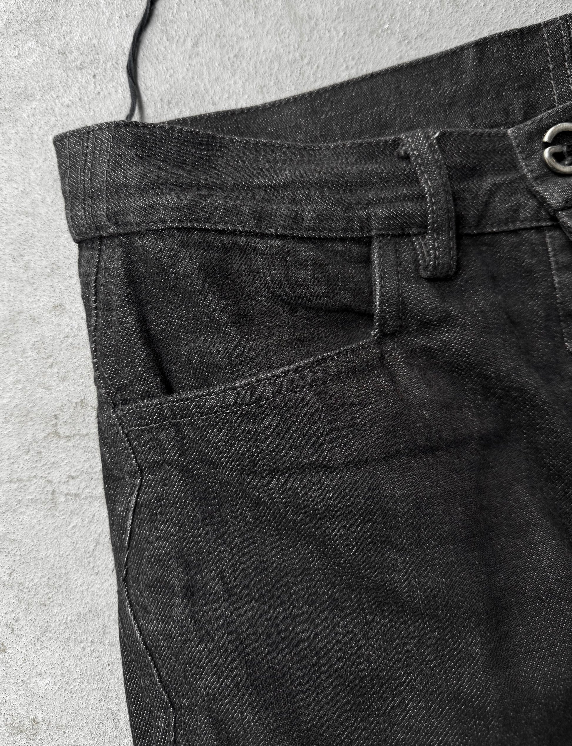 DEEPTI Collection °016-017 ‘D-050 YAW-95’ Closed Crash Seam Low Cut Denim detail | DRIEW GARMENTS