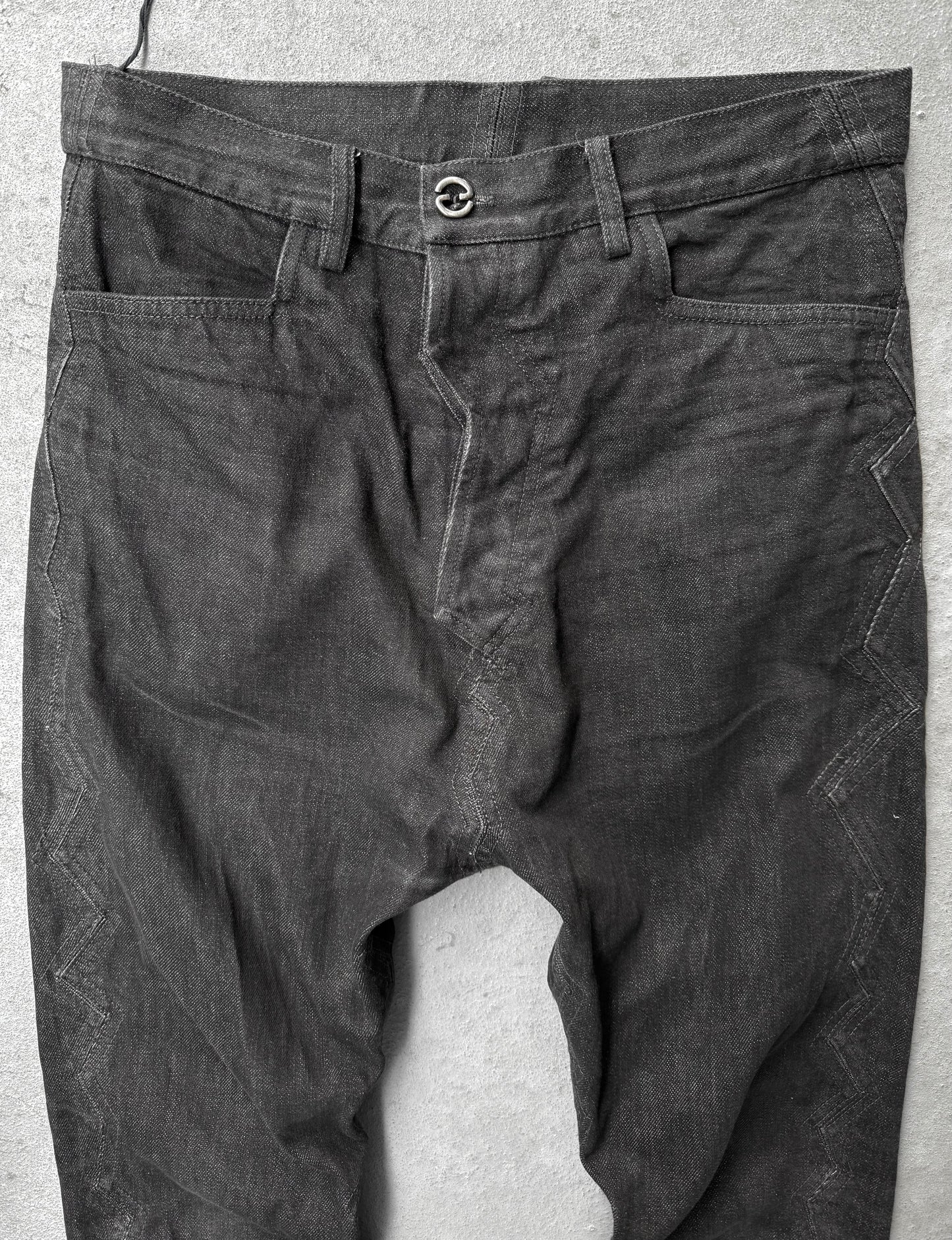 DEEPTI Collection °016-017 ‘D-050 YAW-95’ Closed Crash Seam Low Cut Denim detail | DRIEW GARMENTS