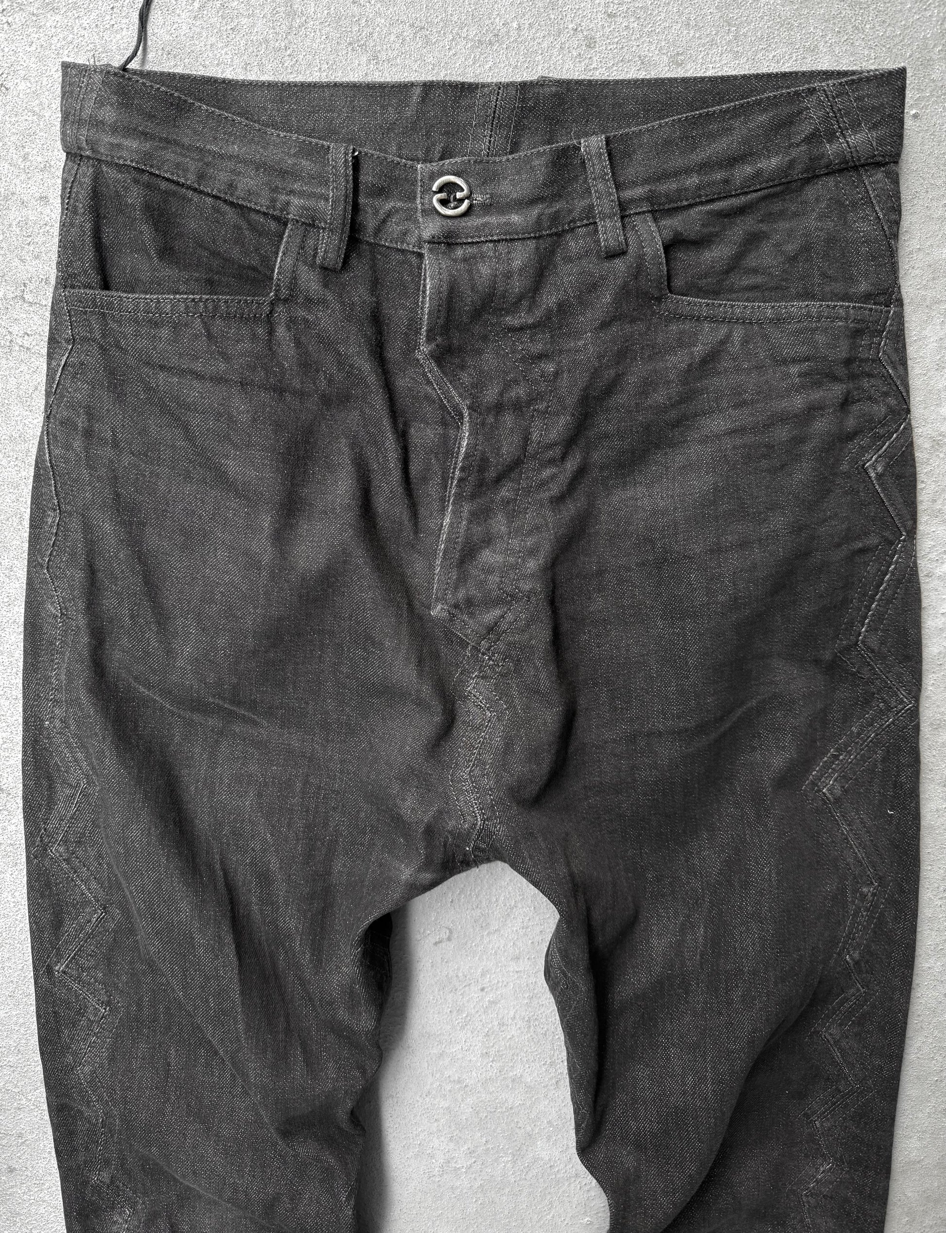 DEEPTI Collection °016-017 ‘D-050 YAW-95’ Closed Crash Seam Low Cut Denim detail | DRIEW GARMENTS