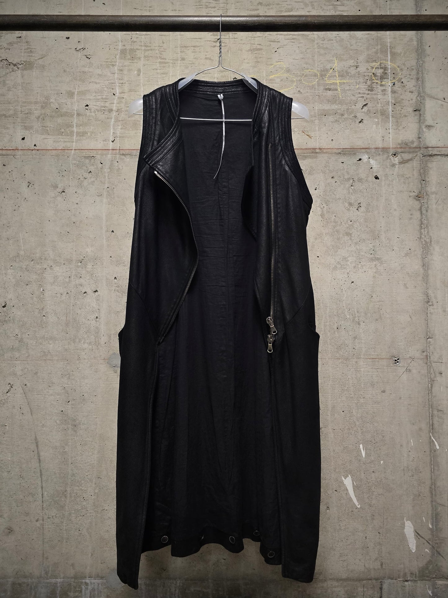 MASNADA Detachable Blistered Lamb Leather Asymmetric Zip Vest Wool Long-sleeves