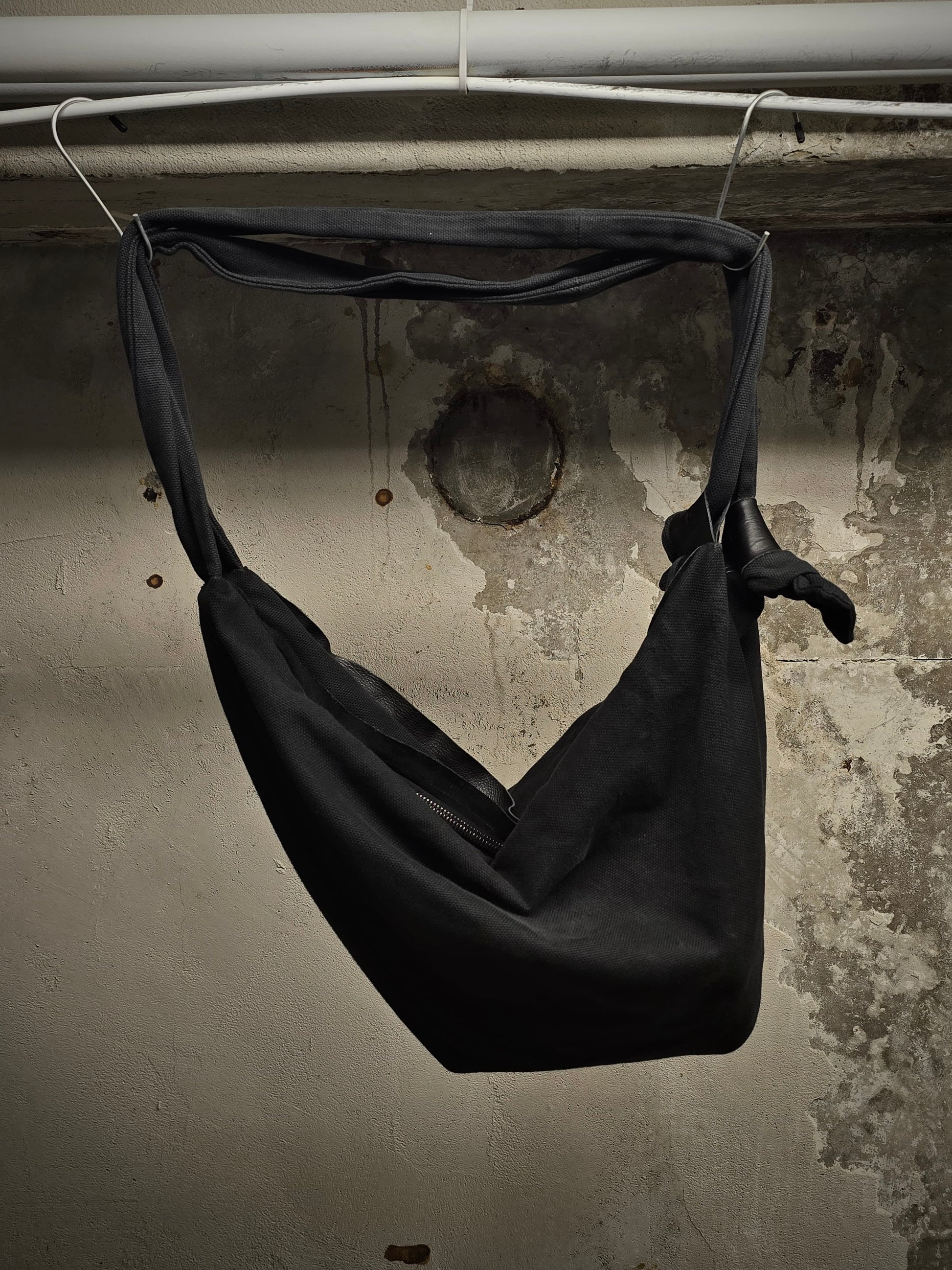 DAMIR DOMA SILENT by DAMIR DOMA 2010s Washed Black Cotton Canvas Zipper X-Back Pack detail | DRIEW GARMENTS