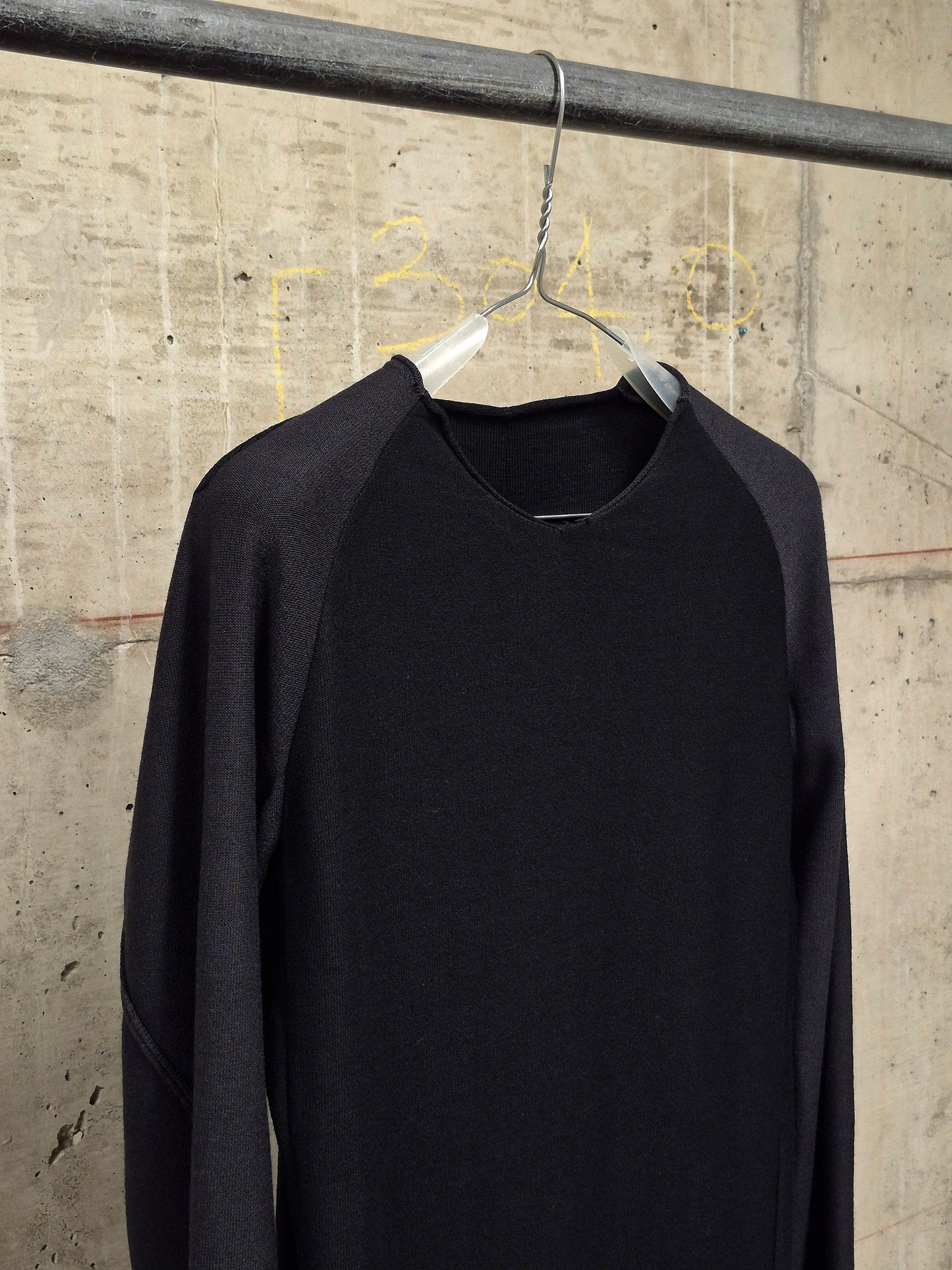 DEVOA Two-Toned Anatomical Wool Silk Knit Long-sleeves