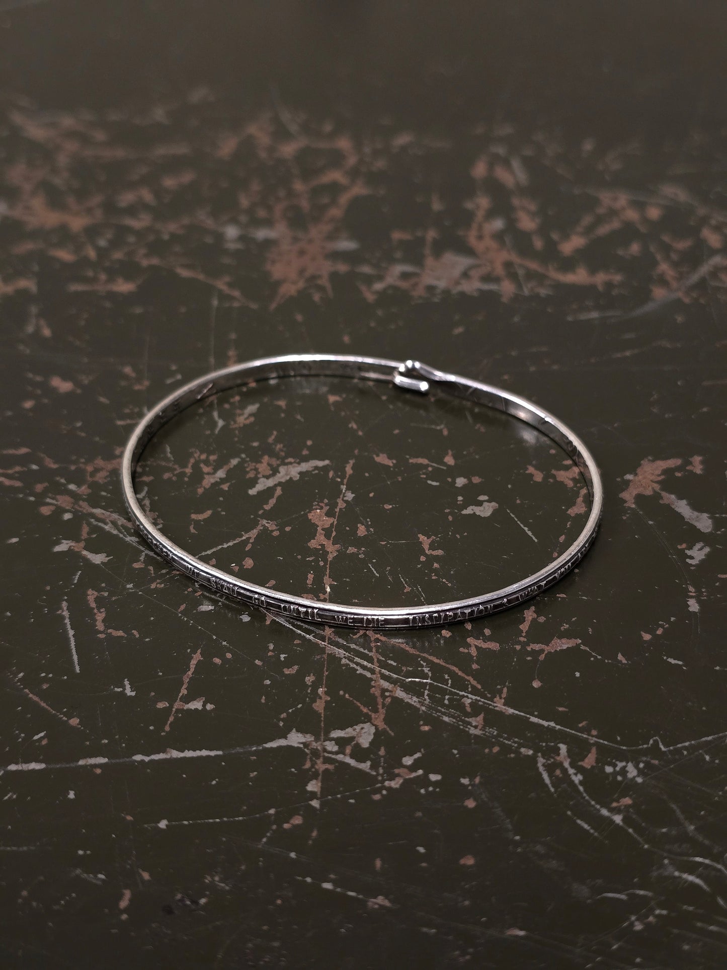 WERKSTATT:MÜNCHEN 'M2640SILY' .925 Silver Lyrics Hook Bangle