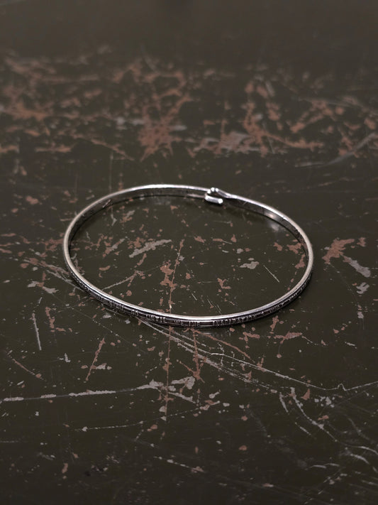 WERKSTATT:MÜNCHEN 'M2640SILY' .925 Silver Lyrics Hook Bangle