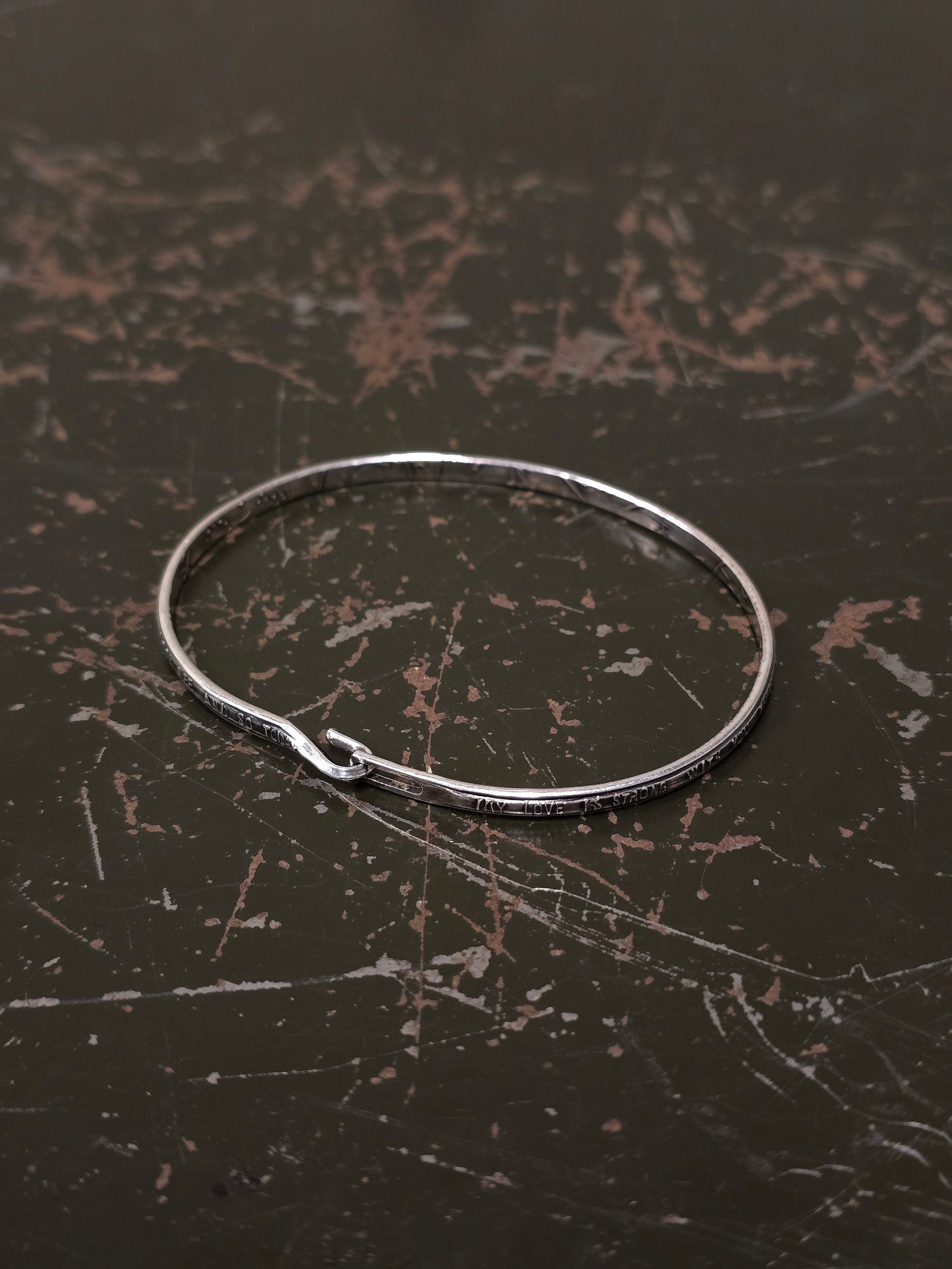 WERKSTATT:MÜNCHEN 'M2640SILY' .925 Silver Lyrics Hook Bangle