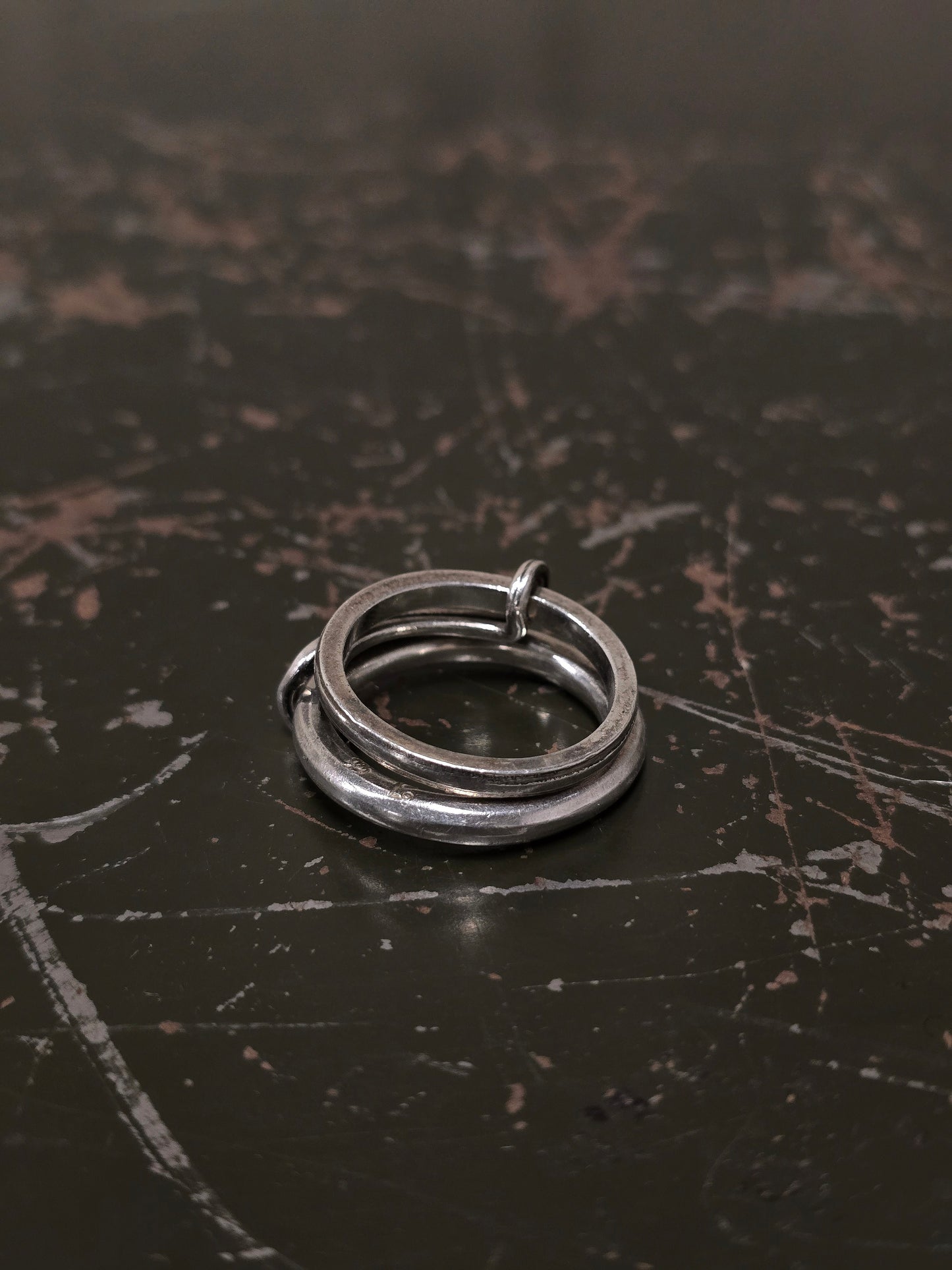 WERKSTATT:MÜNCHEN 'M1411SI' .925 Silver Long Link Connected Ring
