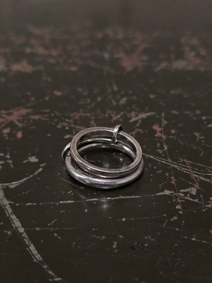 WERKSTATT:MÜNCHEN 'M1411SI' .925 Silver Long Link Connected Ring