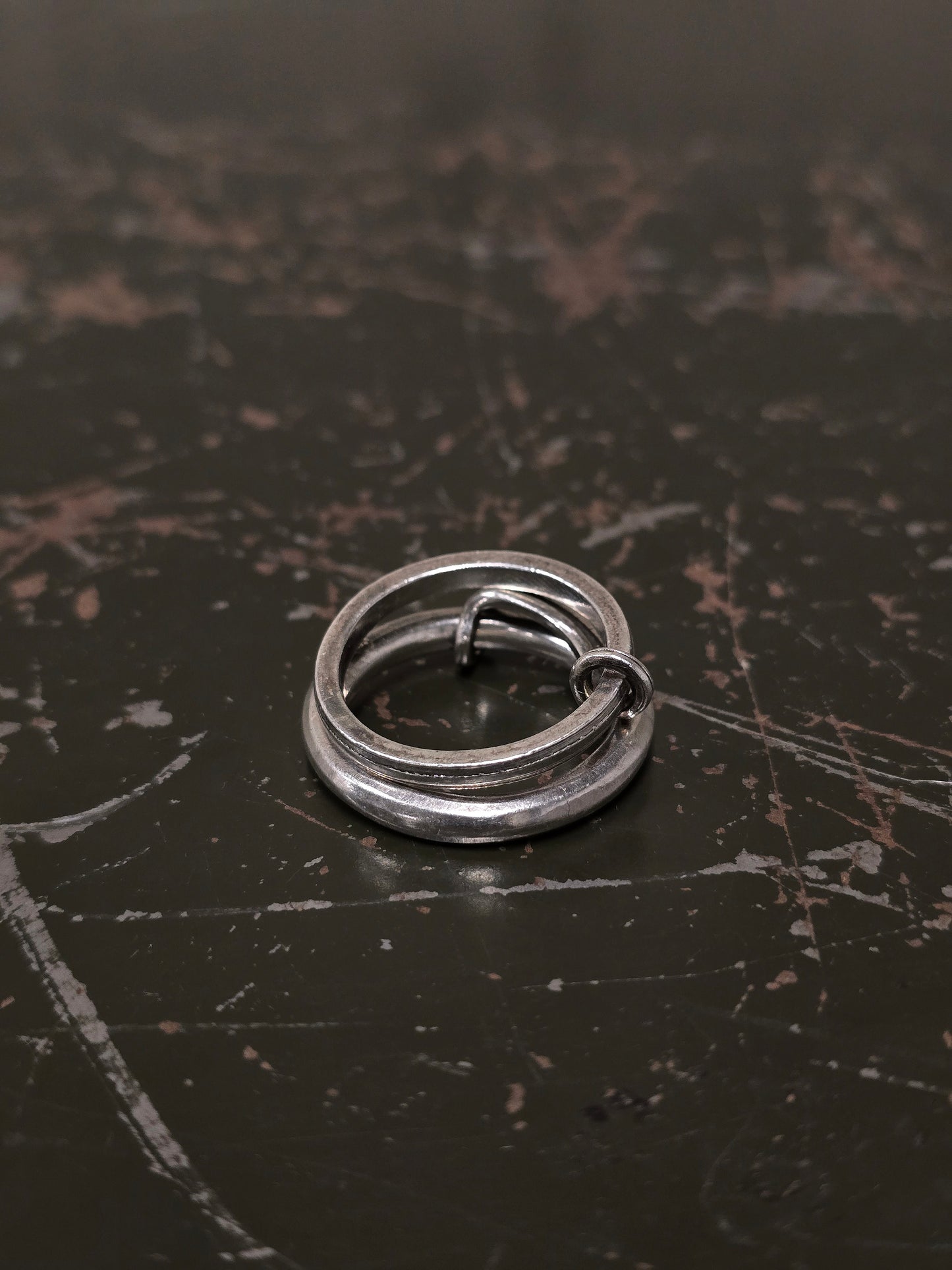 WERKSTATT:MÜNCHEN 'M1411SI' .925 Silver Long Link Connected Ring