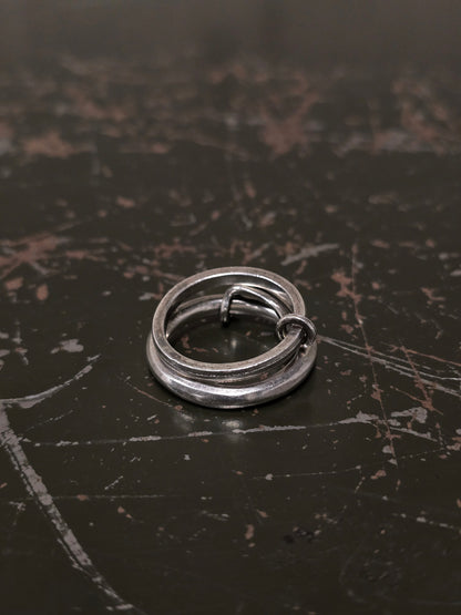 WERKSTATT:MÜNCHEN 'M1411SI' .925 Silver Long Link Connected Ring