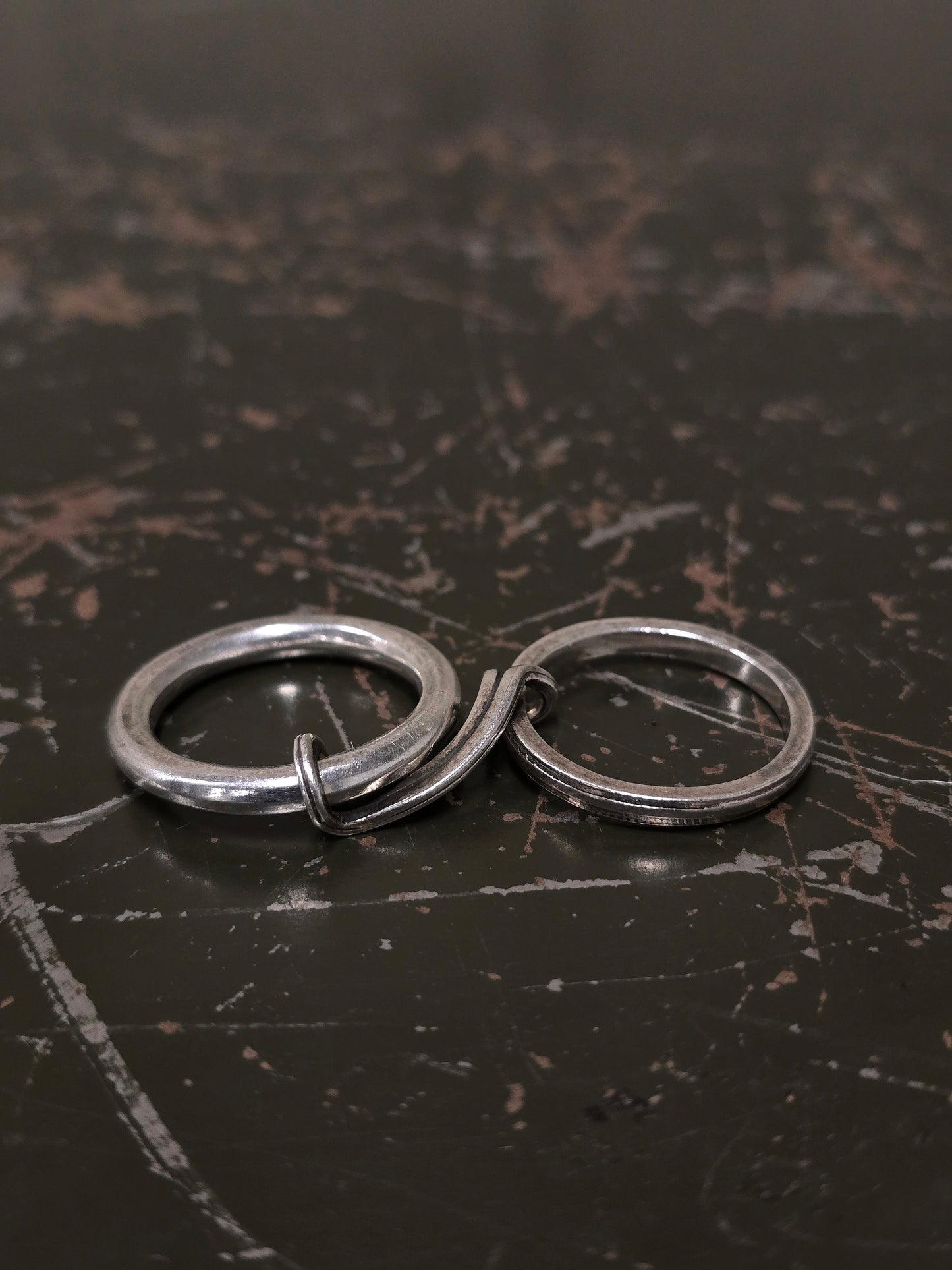 WERKSTATT:MÜNCHEN 'M1411SI' .925 Silver Long Link Connected Ring