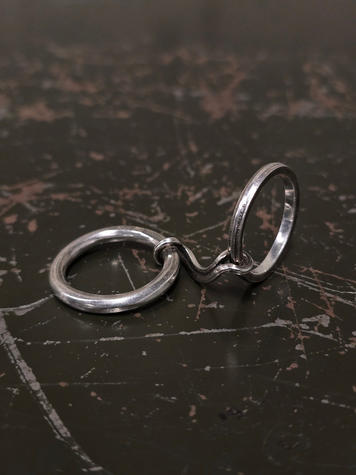 WERKSTATT:MÜNCHEN 'M1411SI' .925 Silver Long Link Connected Ring