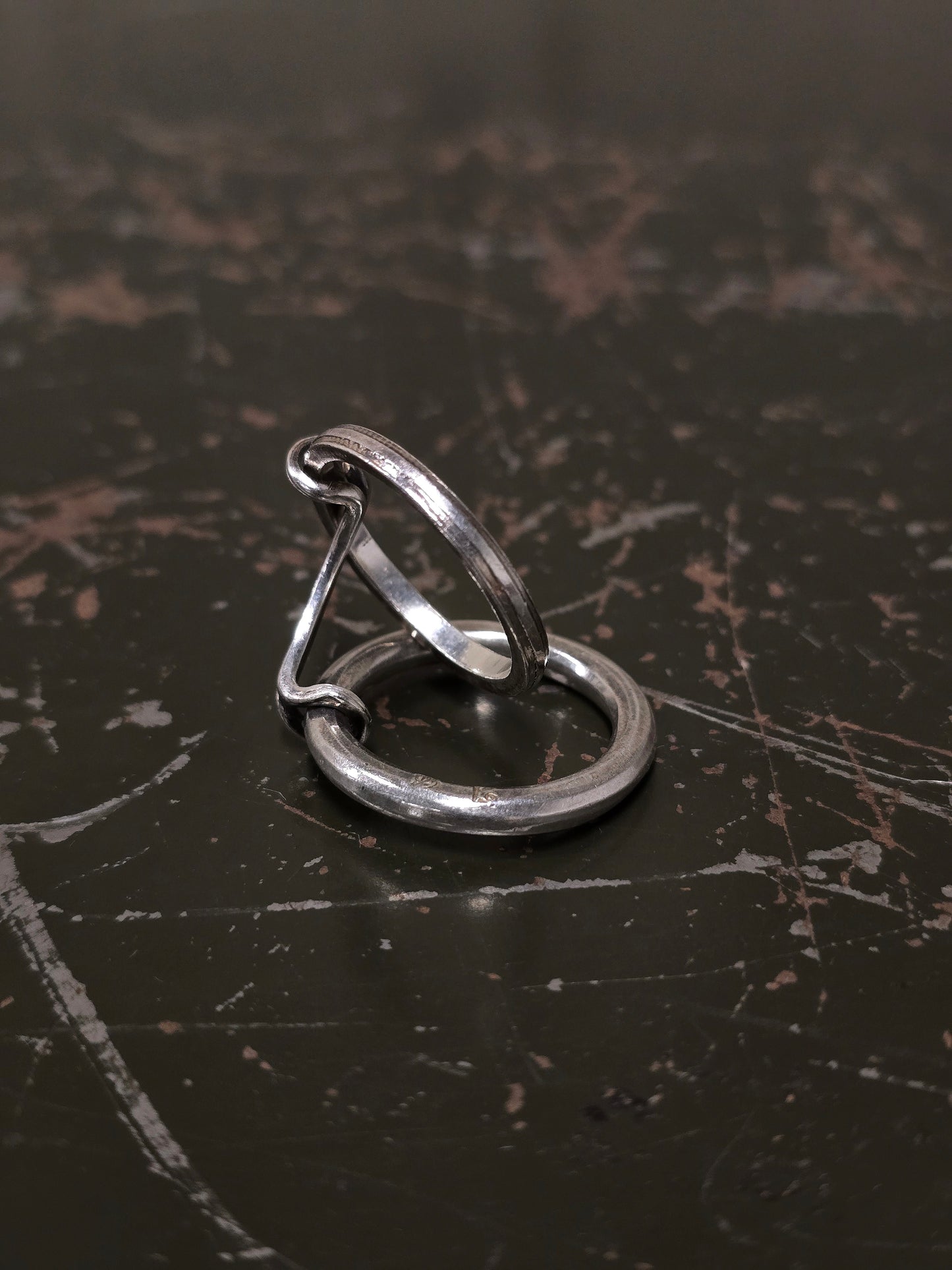 WERKSTATT:MÜNCHEN 'M1411SI' .925 Silver Long Link Connected Ring
