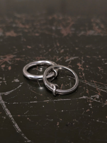 WERKSTATT:MÜNCHEN 'M1411SI' .925 Silver Long Link Connected Ring