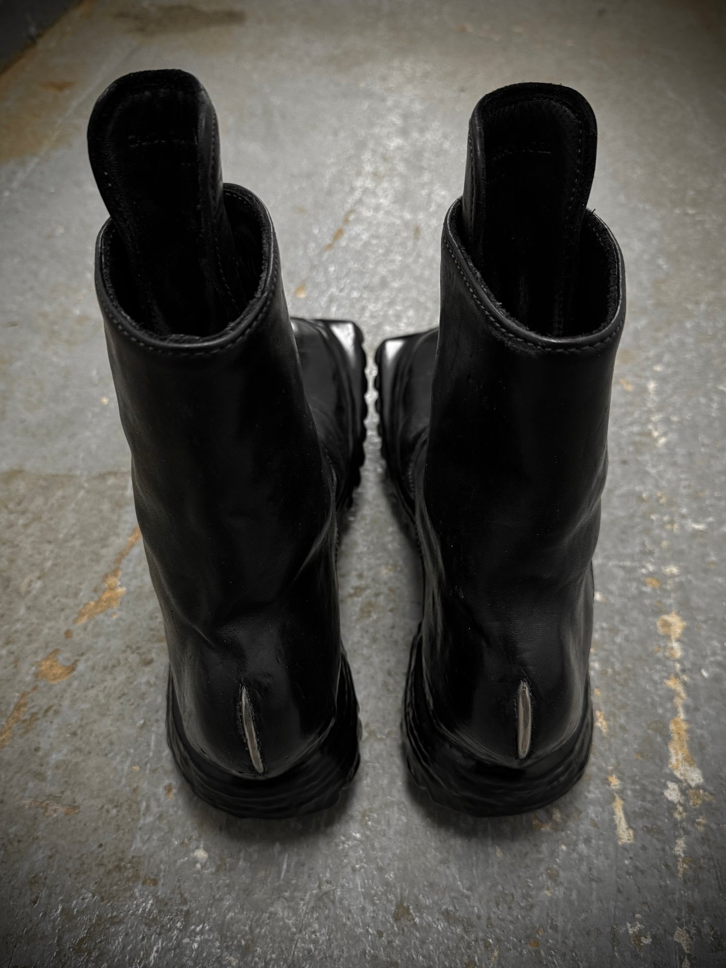 Carol Christian Poell ‘AM/2759SP-IN CORSS-PTC/010B’ Horse Leather Prosthetic Buckle Drip Boots detail | DRIEW GARMENTS