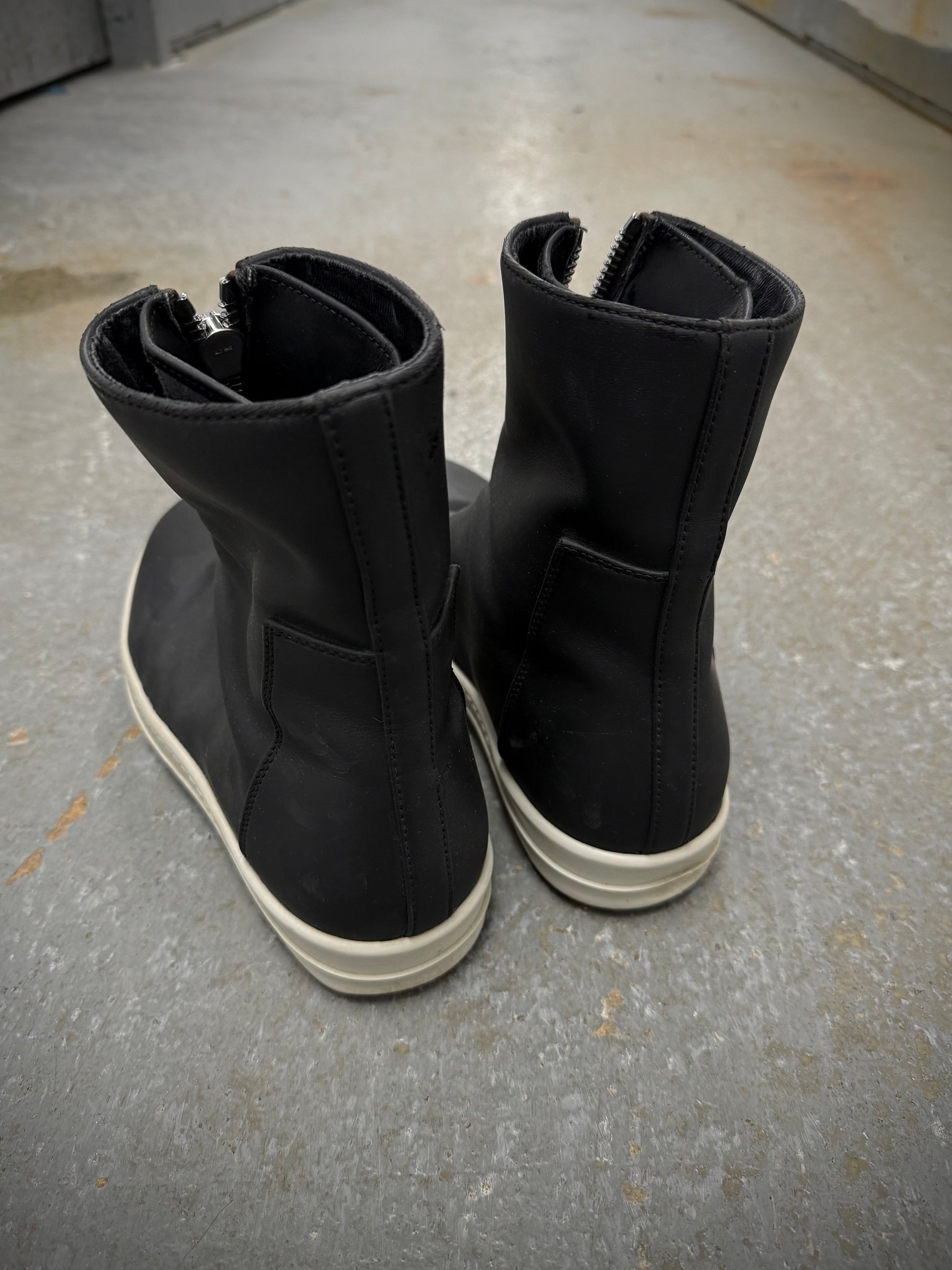 Rick Owens DRKSHDW AW20 “PERFORMA” Front Zip Polyurethane Sneaker Boots detail | DRIEW GARMENTS