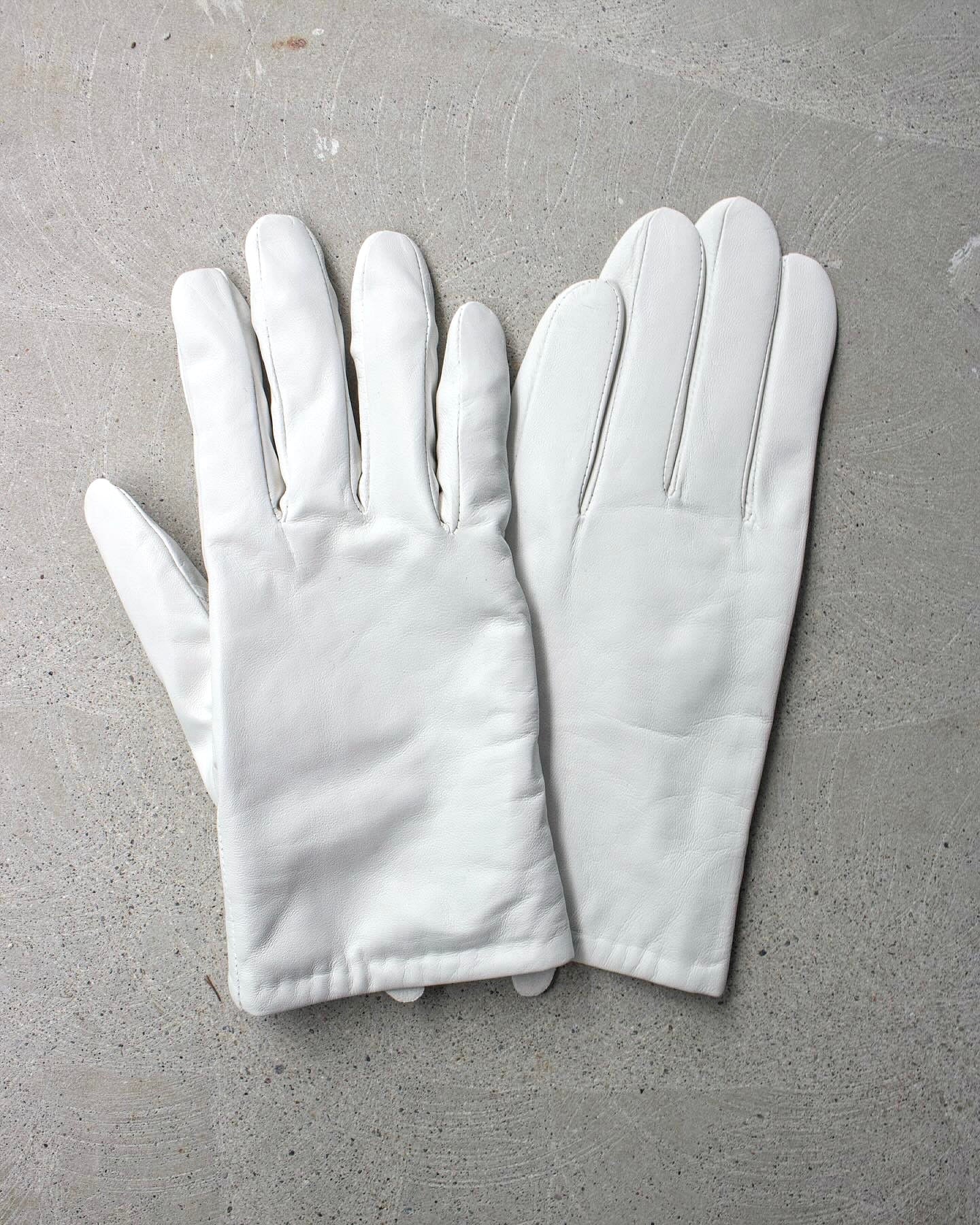 HYBRID AW22 “Order; Chaos. [If I Cut My Hair California Will Sink]” Bateman Leather Gloves