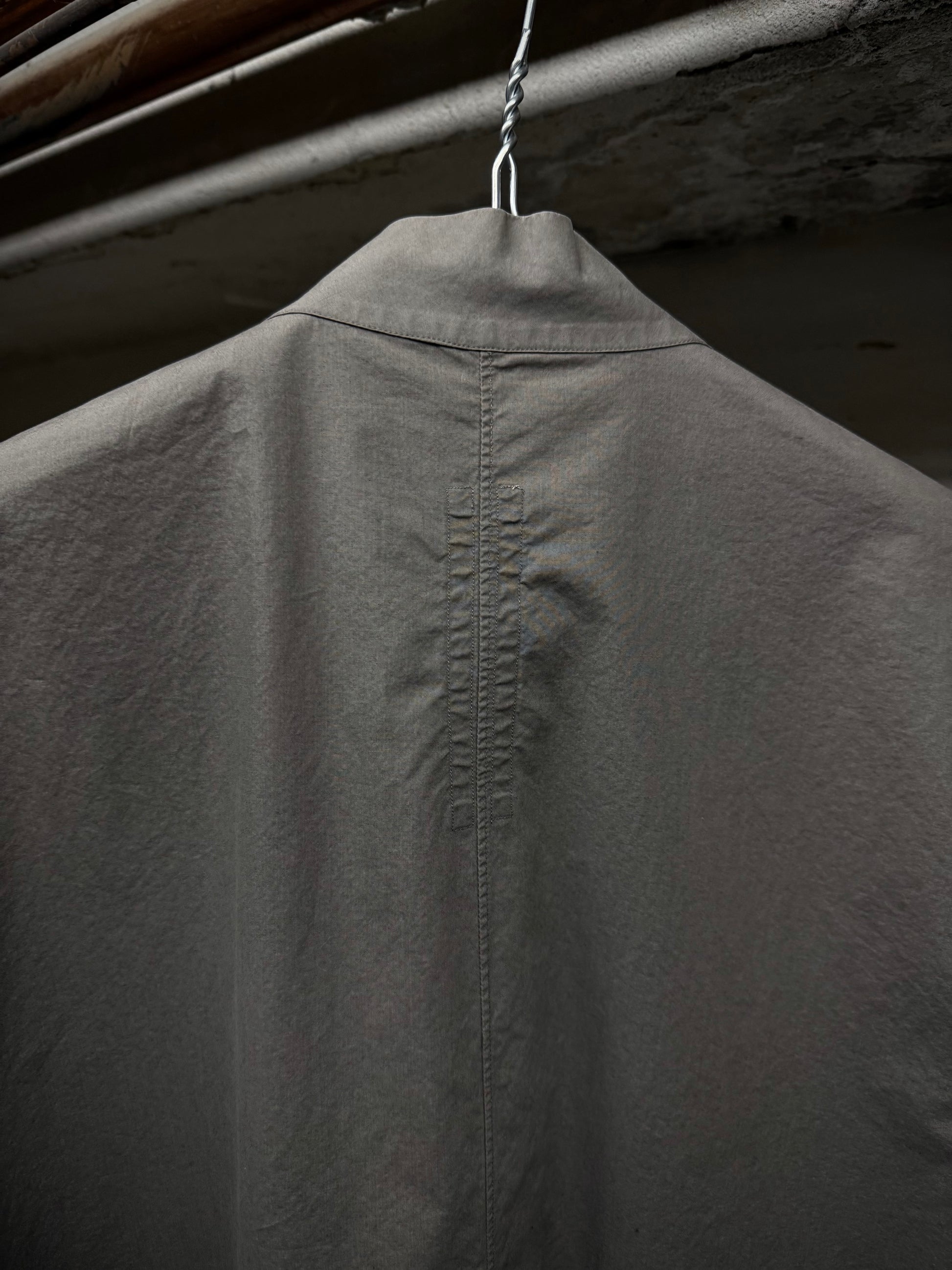 Rick Owens AW17 “GLITTER” DARK DUST Mandarin Button-up Short Sleeve Shirt detail | DRIEW GARMENTS