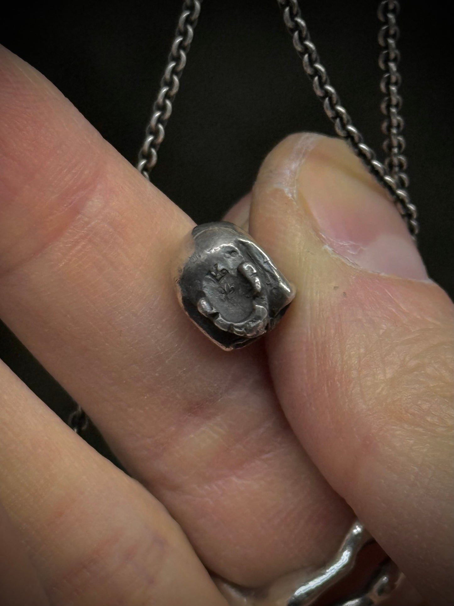 WERKSTATT:MÜNCHEN 'M3982SI' .925 Silver Safety Pin Skull Chain Necklace detail | DRIEW GARMENTS
