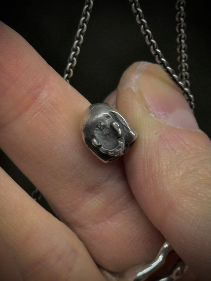 WERKSTATT:MÜNCHEN 'M3982SI' .925 Silver Safety Pin Skull Chain Necklace detail | DRIEW GARMENTS