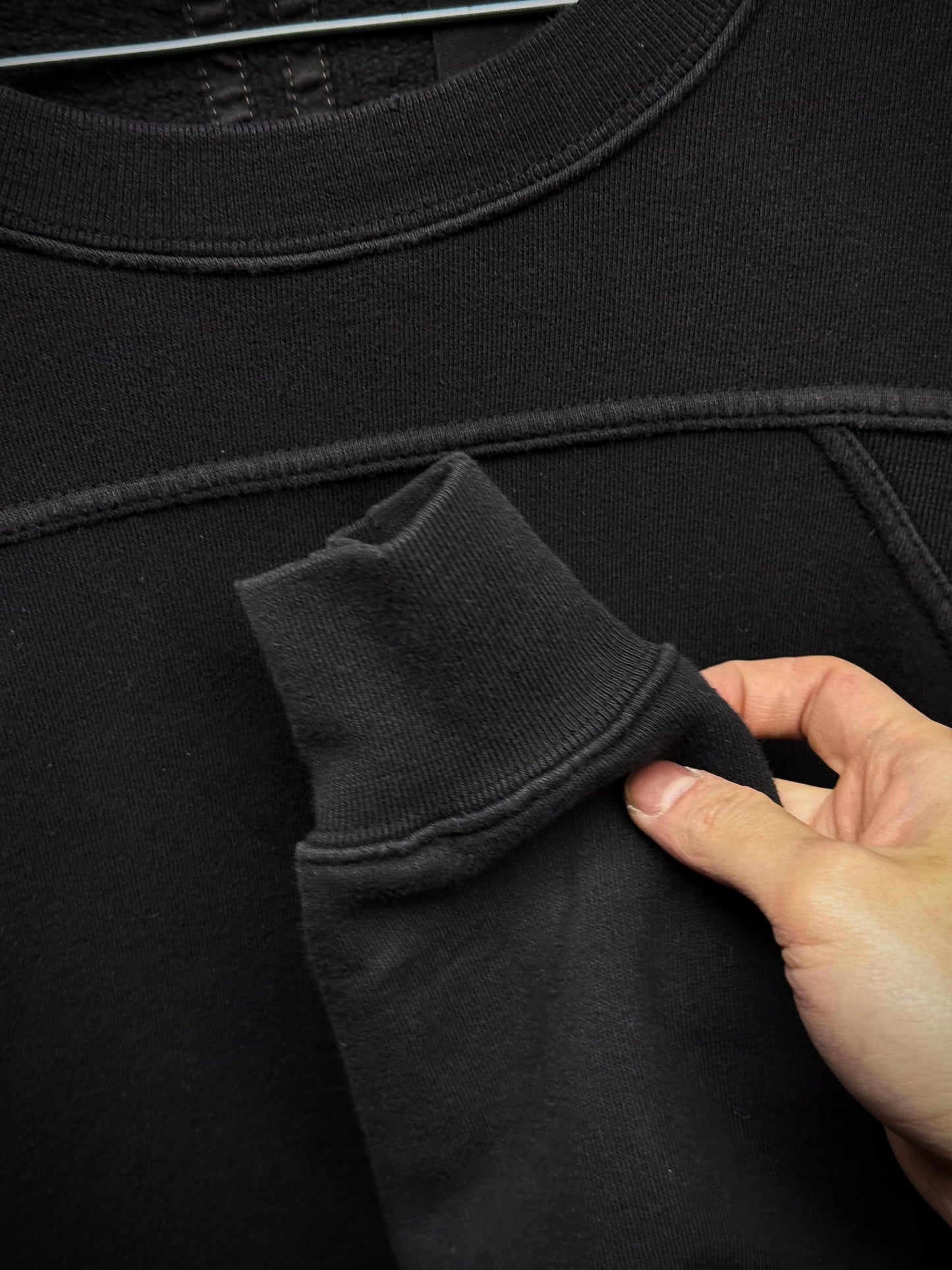 Rick Owens DRKSDHW AW07 "EXPLODER" Asymmetric Split Hem Long-sleeves Jumper detail | DRIEW GARMENTS