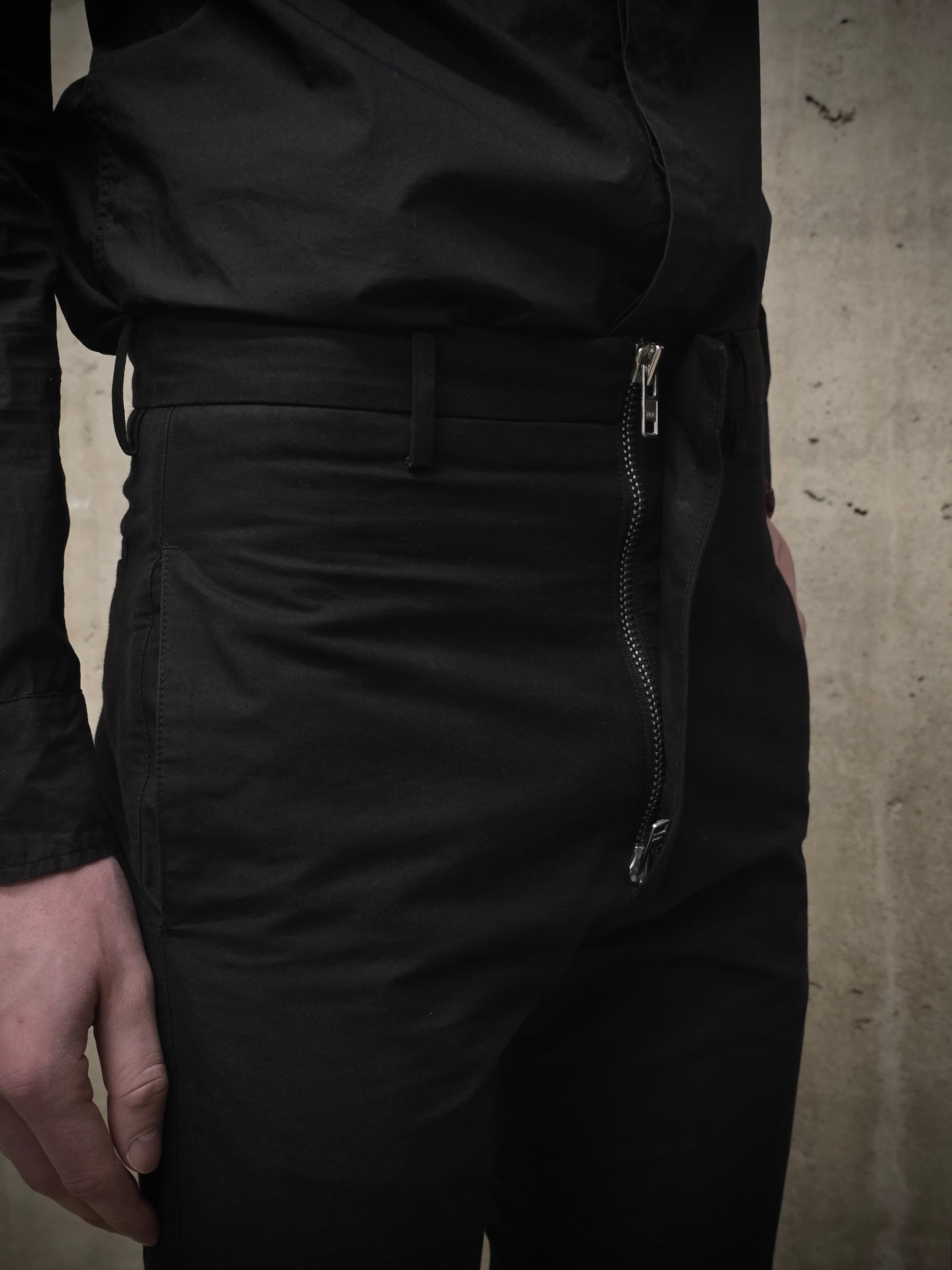 DEEPTI Collection °015 ‘P-035 SUB-99’ Open Zipfly Classic Trousers detail | DRIEW GARMENTS