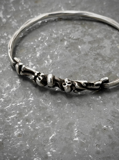 WERKSTATT:MÜNCHEN 2010s .925 Silver Skull & Bones Hook Bracelet (Older Model) detail | DRIEW GARMENTS
