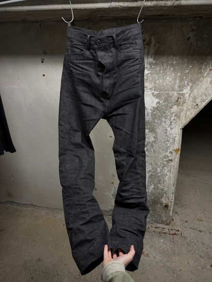 DEEPTI Collection °016-017 ‘D-050 YAW-95’ Closed Crash Seam Low Cut Denim