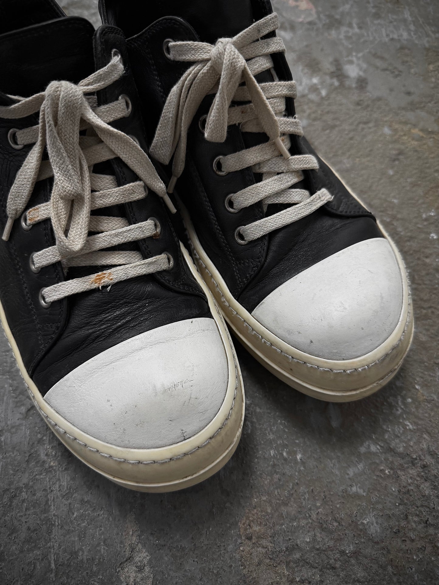 Other Rick Owens AW16 "MASTODON" Low-top Ramones Calf Leather Sneakers detail | DRIEW GARMENTS