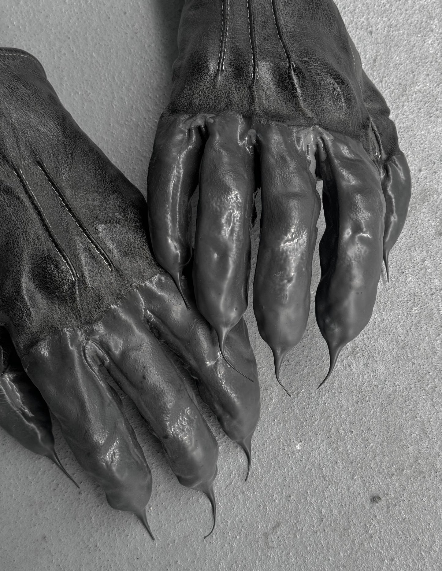 Carol Christian Poell 'AM//2459 ROOMS-PTC/19' Object-dyed Rubber Drip Leather Gloves