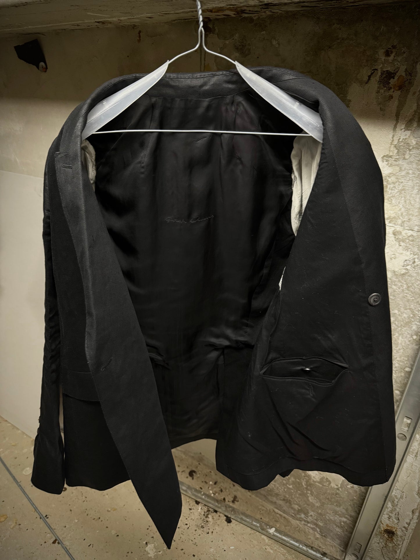 Rick Owens SS25 "HOLLYWOOD" Double Breasted ‘JMF’ Linen Twill Blazer detail | DRIEW GARMENTS