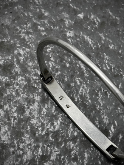 WERKSTATT:MÜNCHEN 'M2631' .925 Silver Tag Tool Traces Bracelet detail | DRIEW GARMENTS