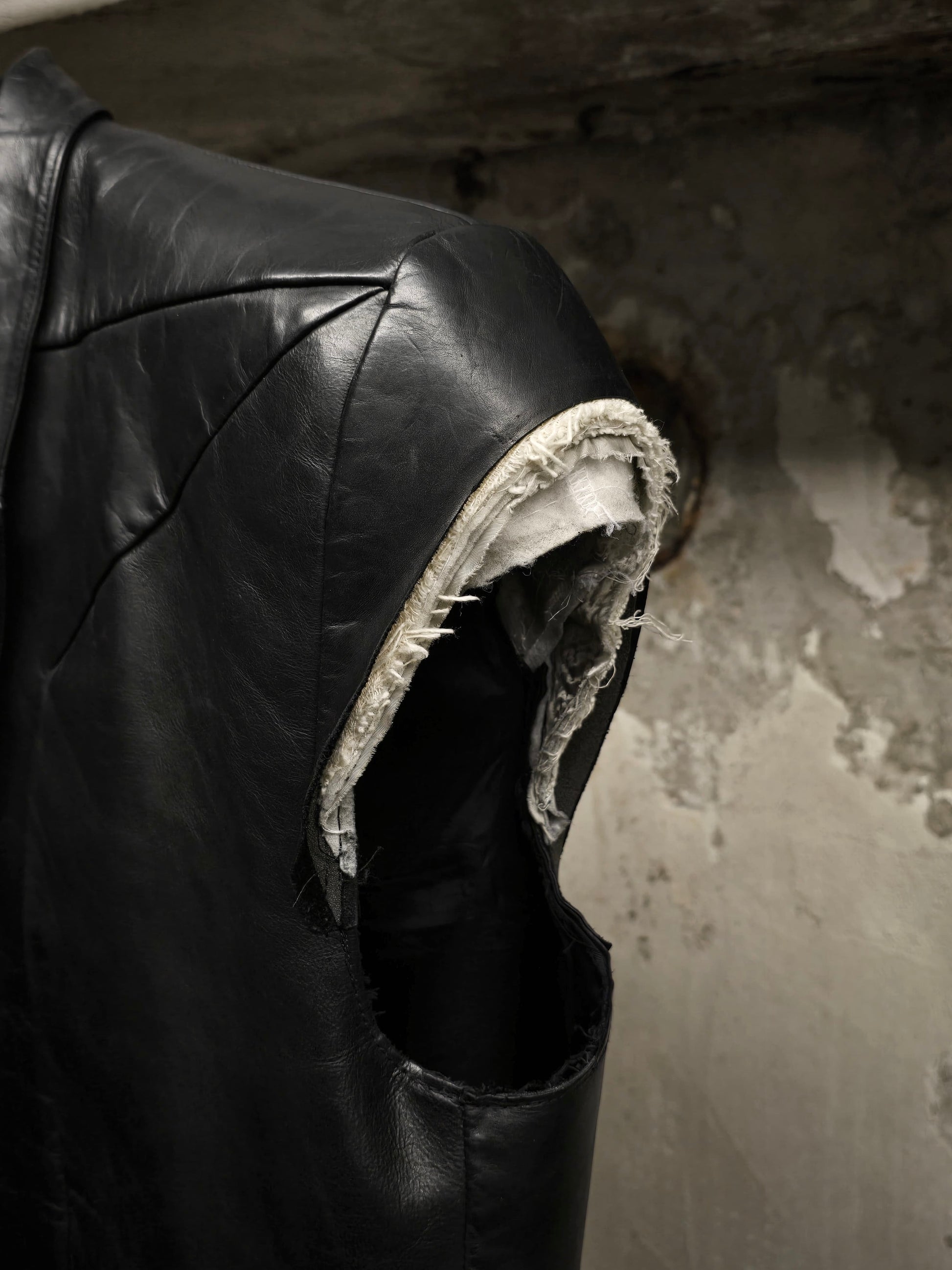 Rick Owens SS22 "FOGACHINE" Jumbo Tatlin Sleeveless Calf Leather Blazer detail | DRIEW GARMENTS