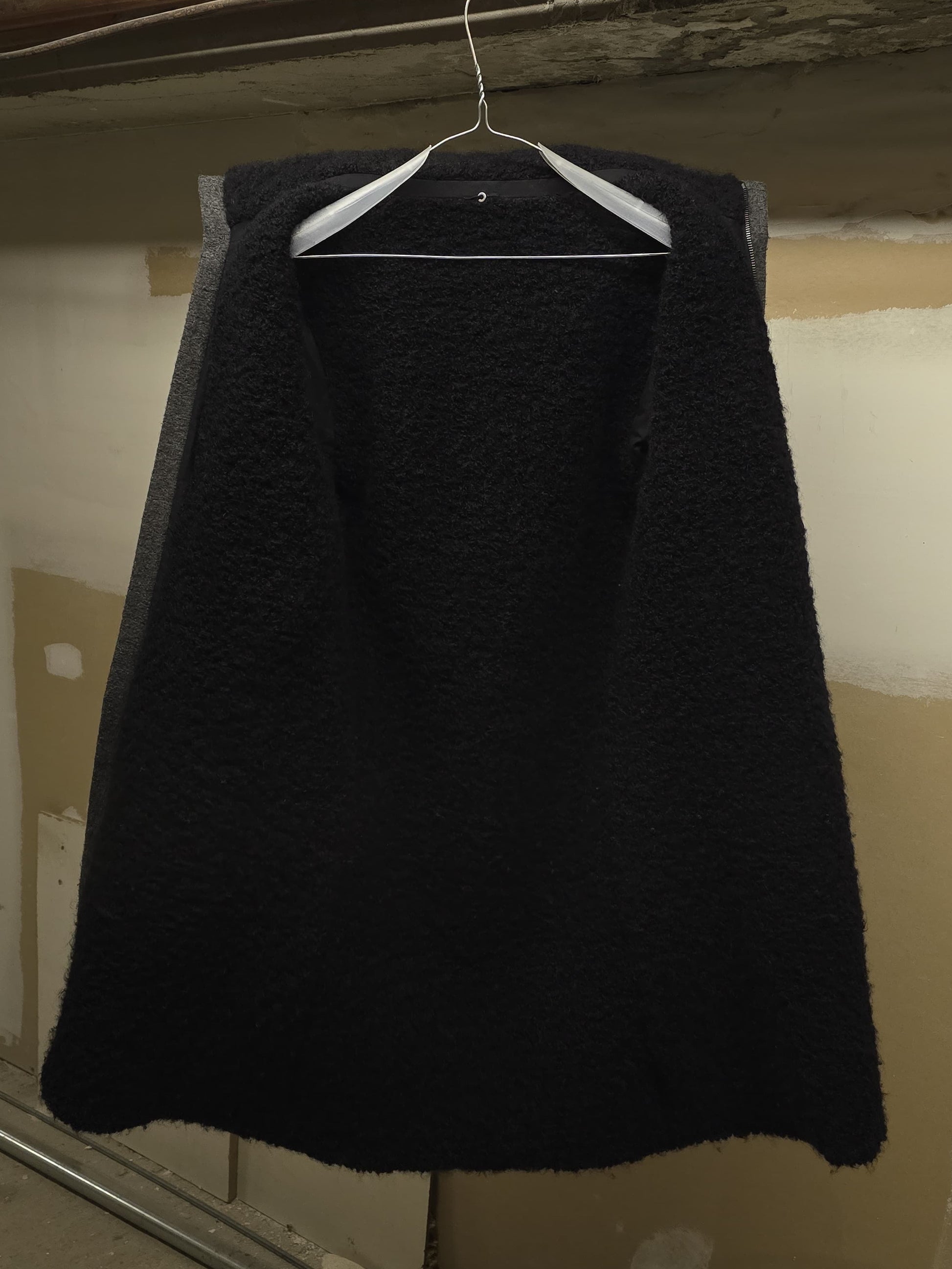 Label Under Construction AW16-17 '28FMCT62_WW62' Grey Virgin Wool Mock Neck Coat detail | DRIEW GARMENTS