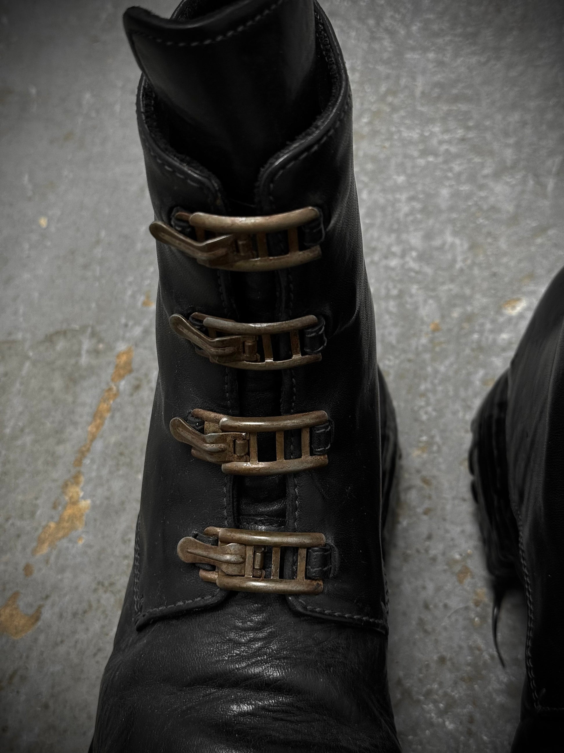 Carol Christian Poell ‘AM/2759SP-IN CORSS-PTC/010B’ Horse Leather Prosthetic Buckle Drip Boots detail | DRIEW GARMENTS