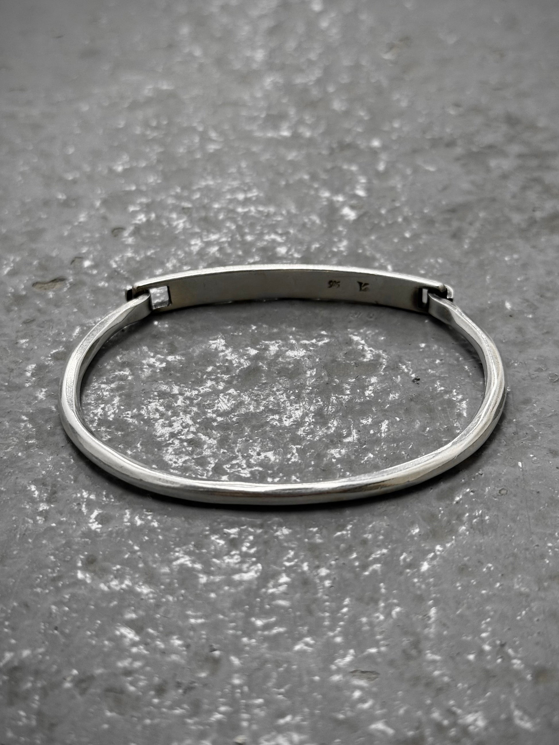 WERKSTATT:MÜNCHEN 'M2631' .925 Silver Tag Tool Traces Bracelet detail | DRIEW GARMENTS