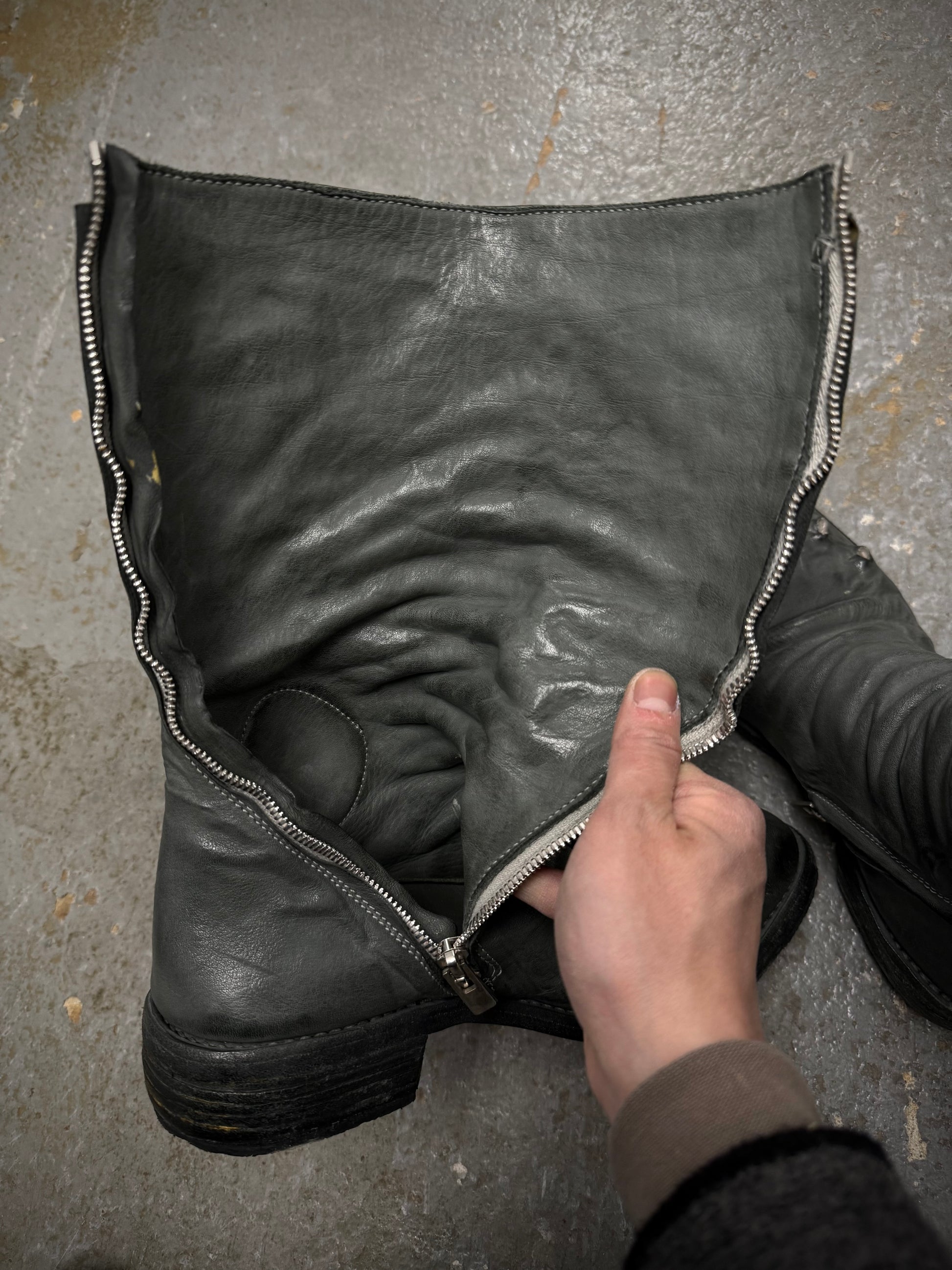 Carol Christian Poell ‘AM/2687P ROOMS-PTC/19’ Kangaroo Leather Titanium Prosthetic Tornado Zip Boots detail | DRIEW GARMENTS