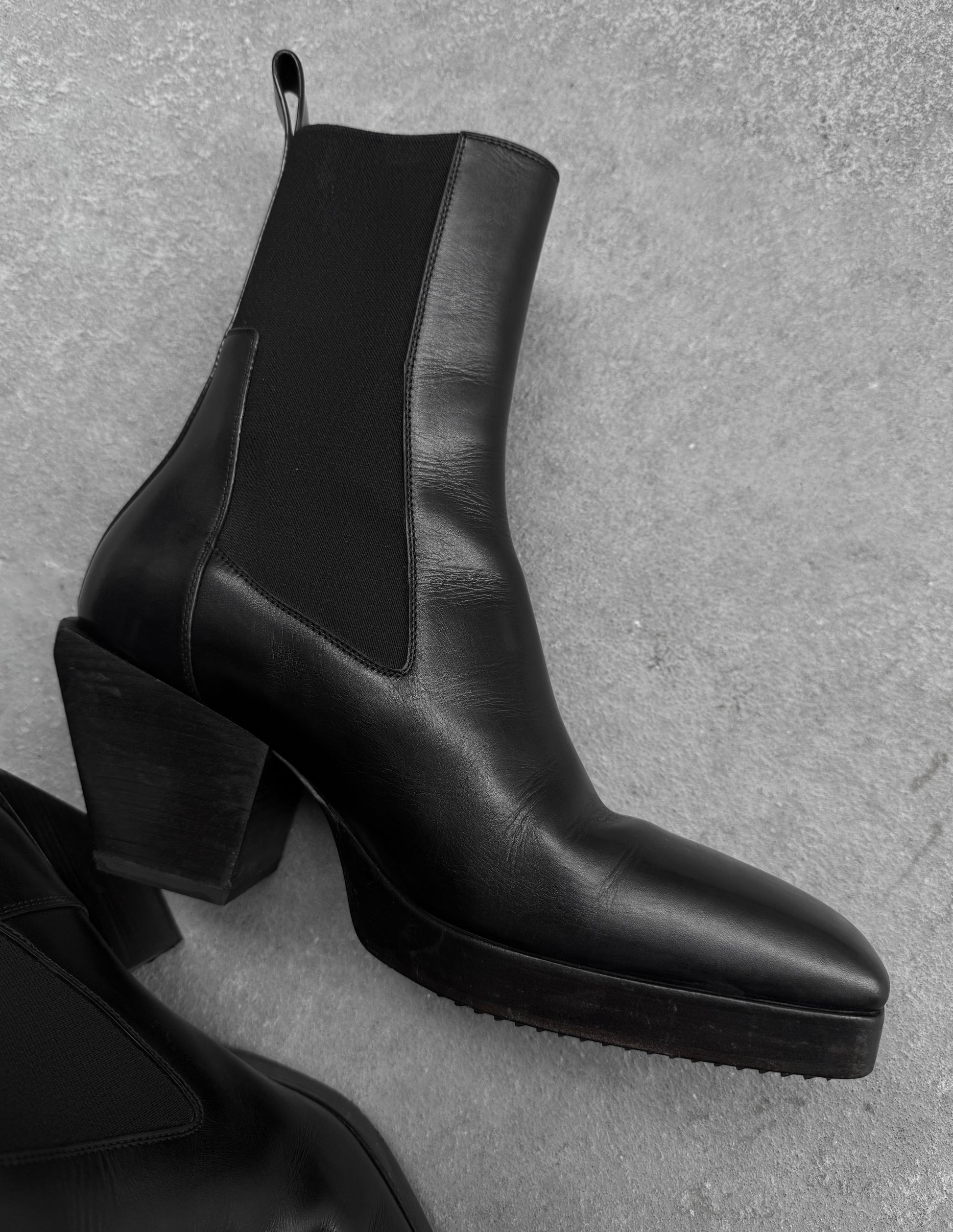Rick Owens SS22 "FOGACHINE" Heeled Sliver Calf Leather Chelsea Boots detail | DRIEW GARMENTS