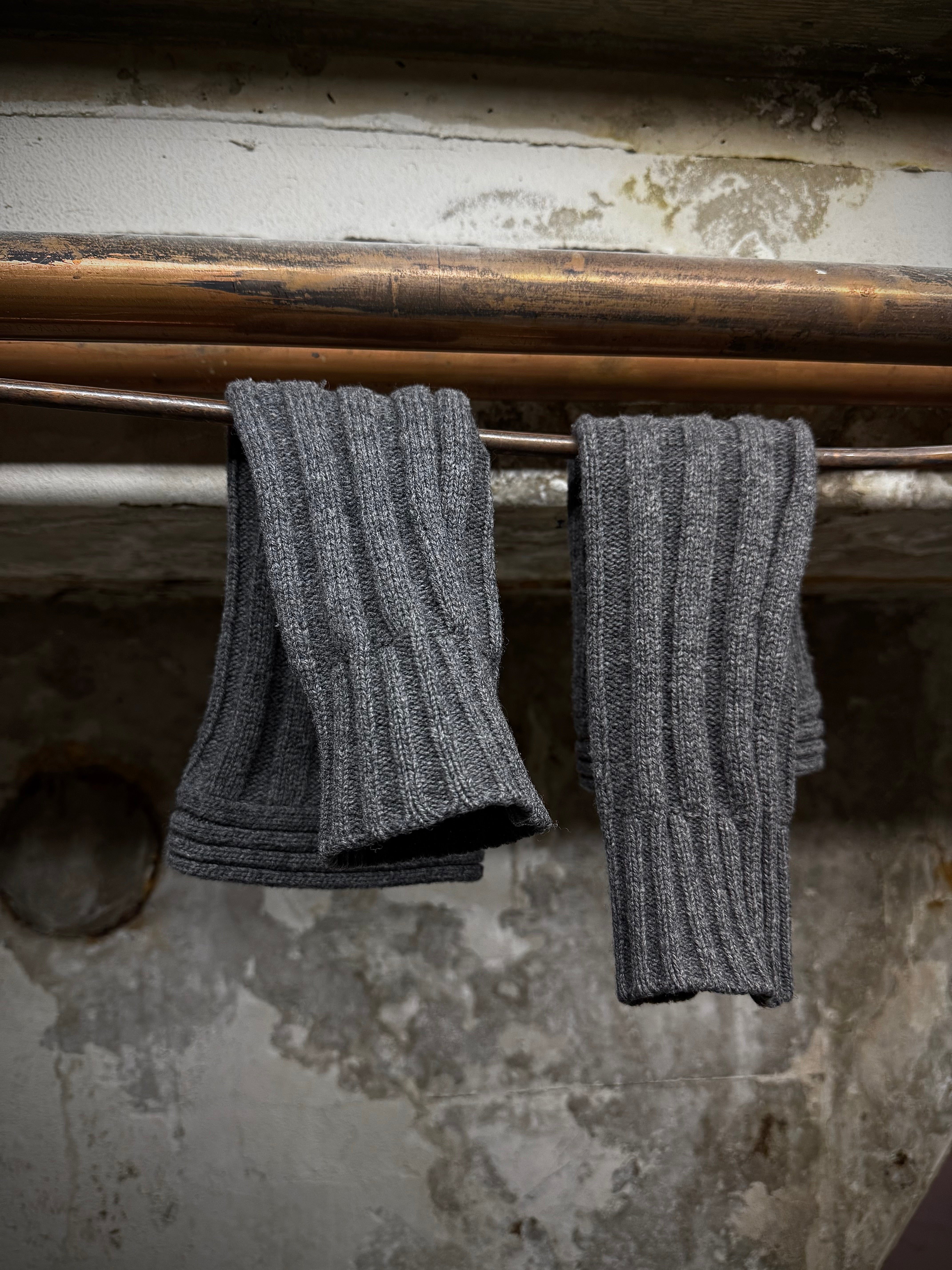 DIOR HOMME AW07 “NAVIGATE” by Hedi Slimane Grey Ribbed Wool Arm