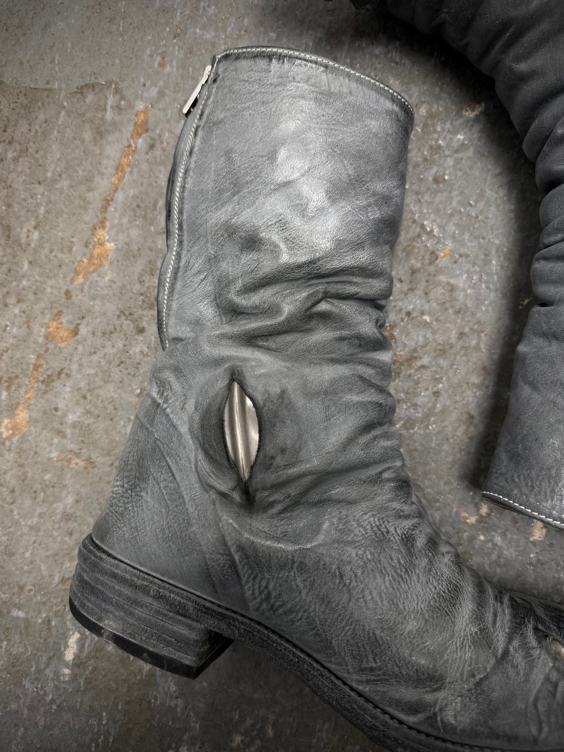 Carol Christian Poell ‘AM/2687P ROOMS-PTC/08’ Titanium Prosthetic Tornado Zip Boots detail | DRIEW GARMENTS